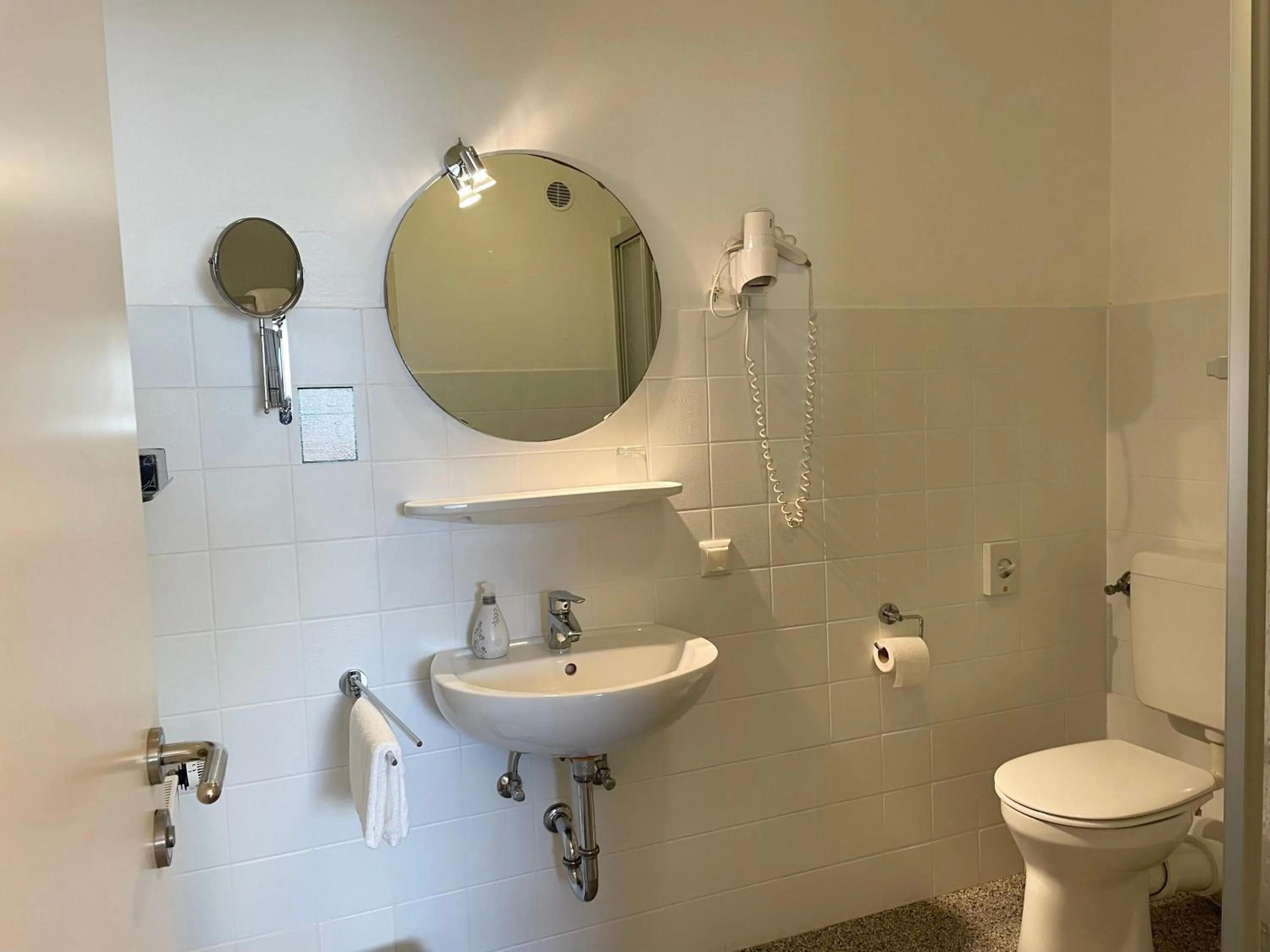 Bathroom in Hotel-Pension Hommen