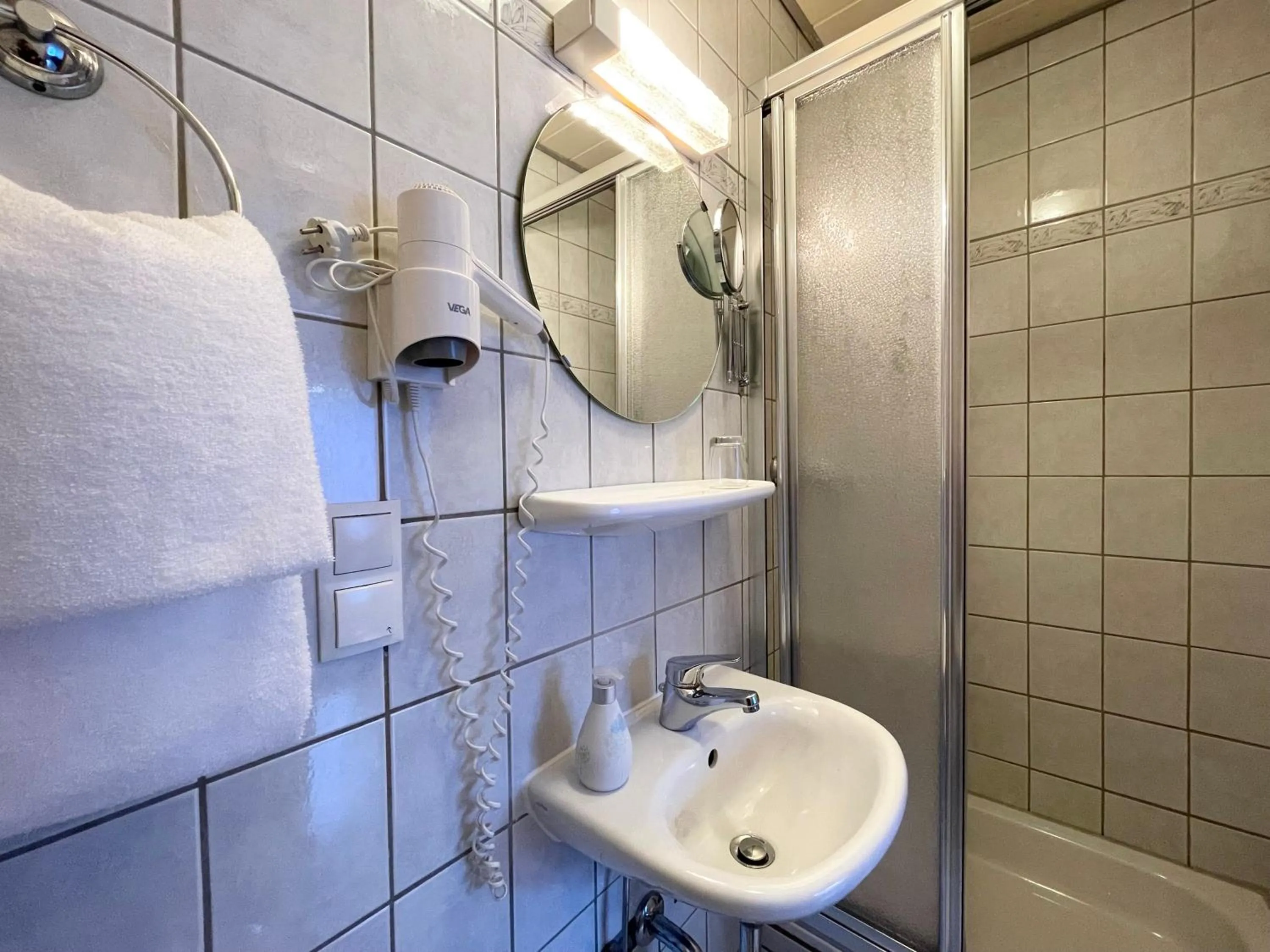 Bathroom in Hotel-Pension Hommen