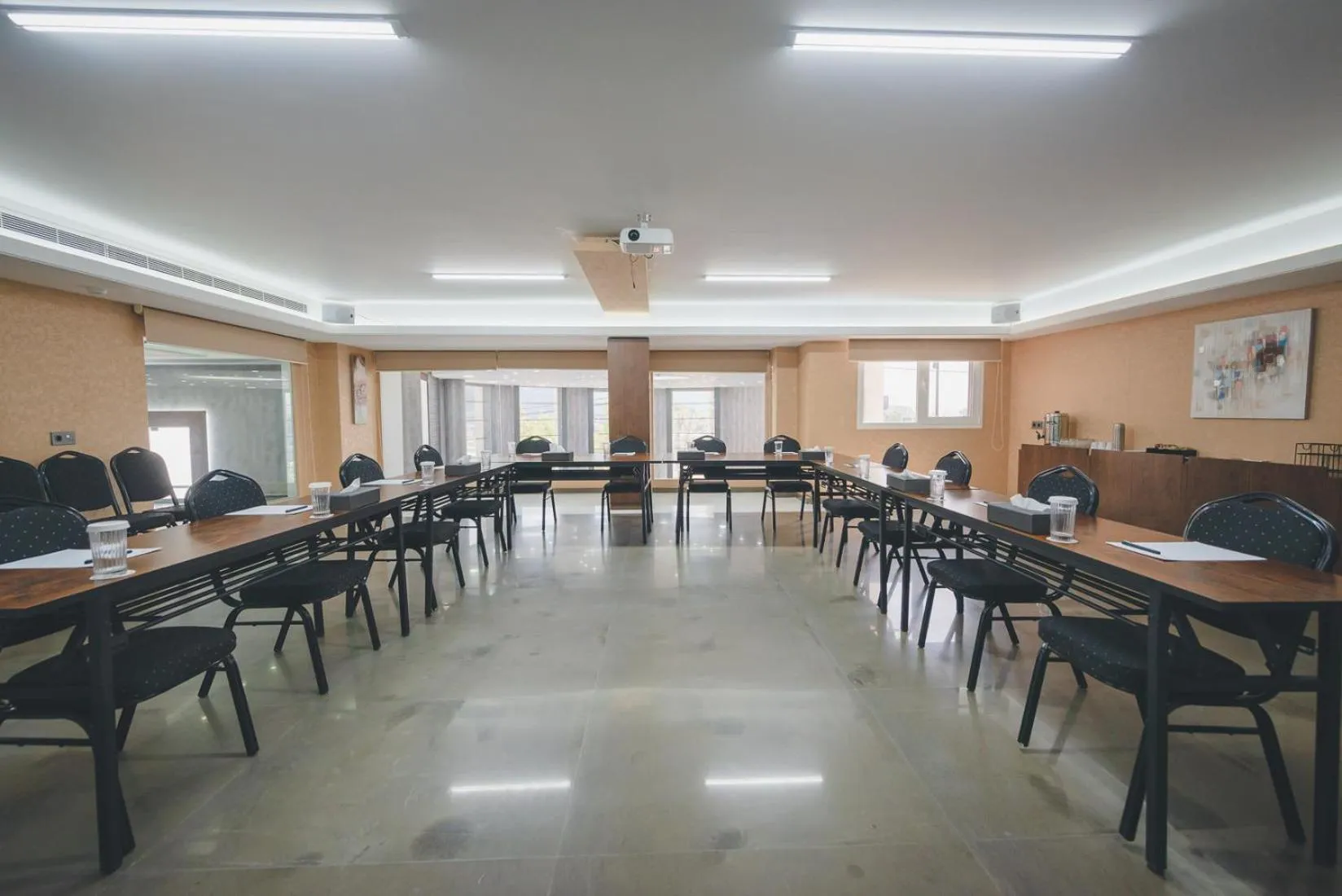 Business facilities in Louis V Hotel Beirut