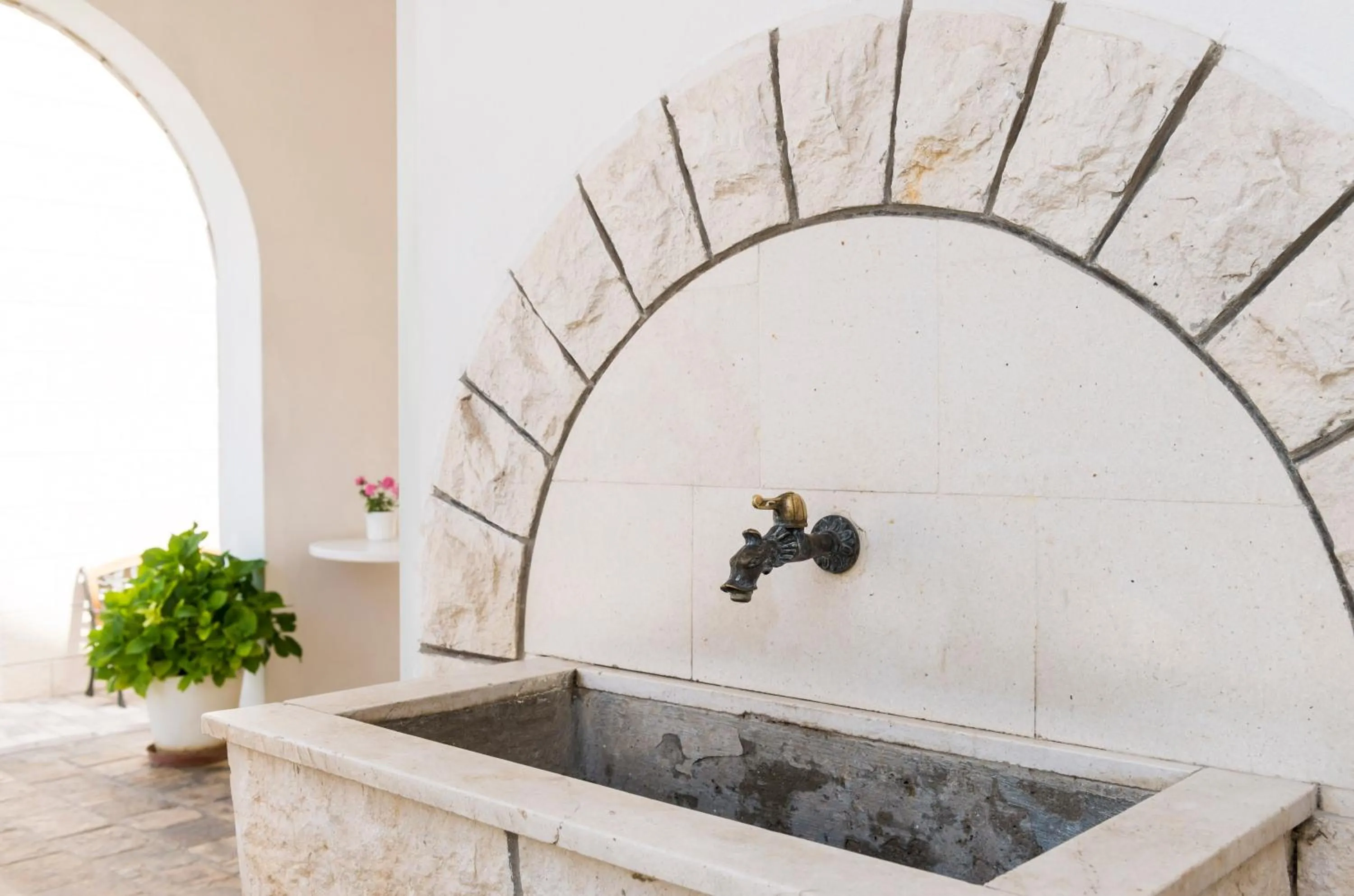 Decorative detail in Cina Apartments