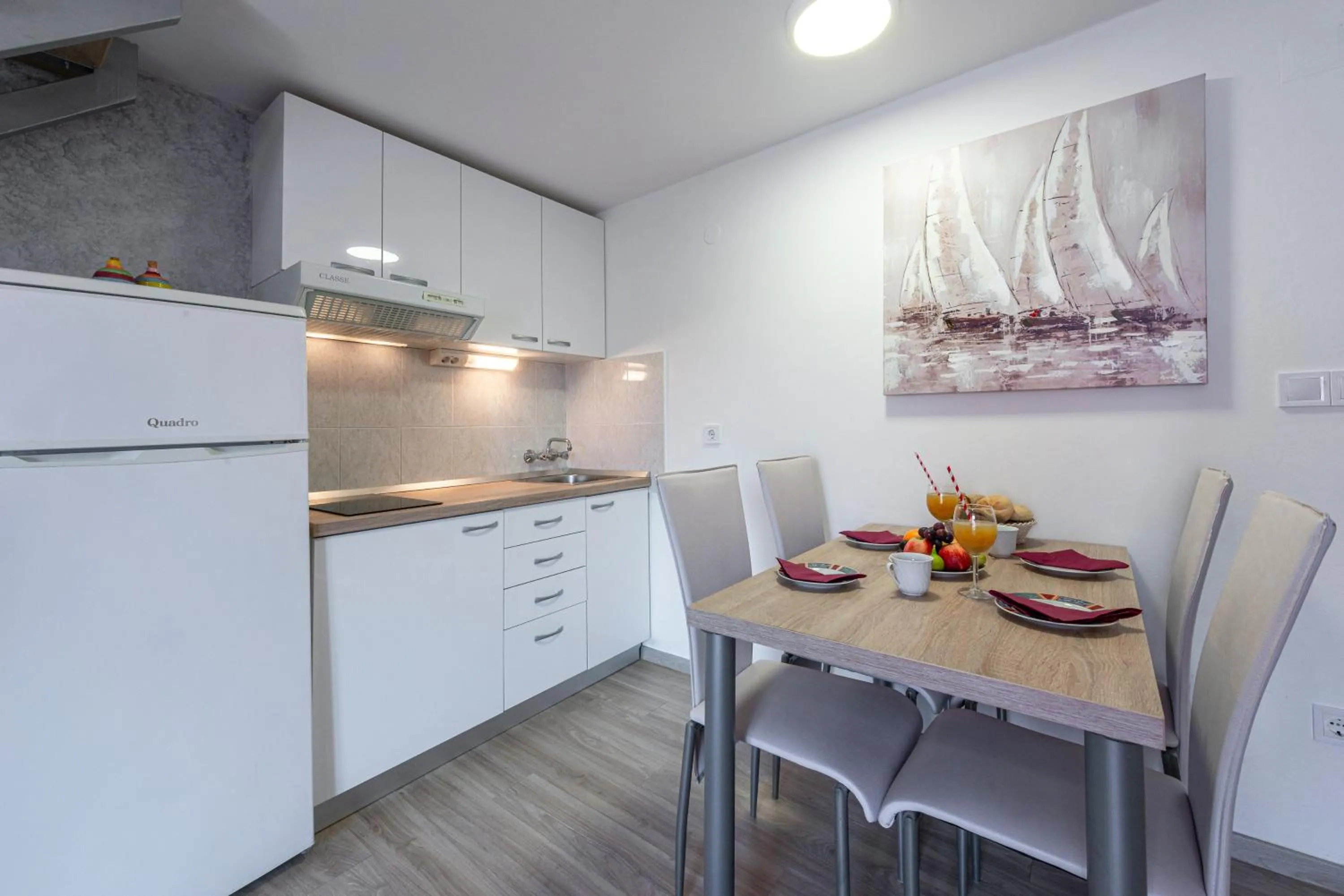 Kitchen or kitchenette in Cina Apartments