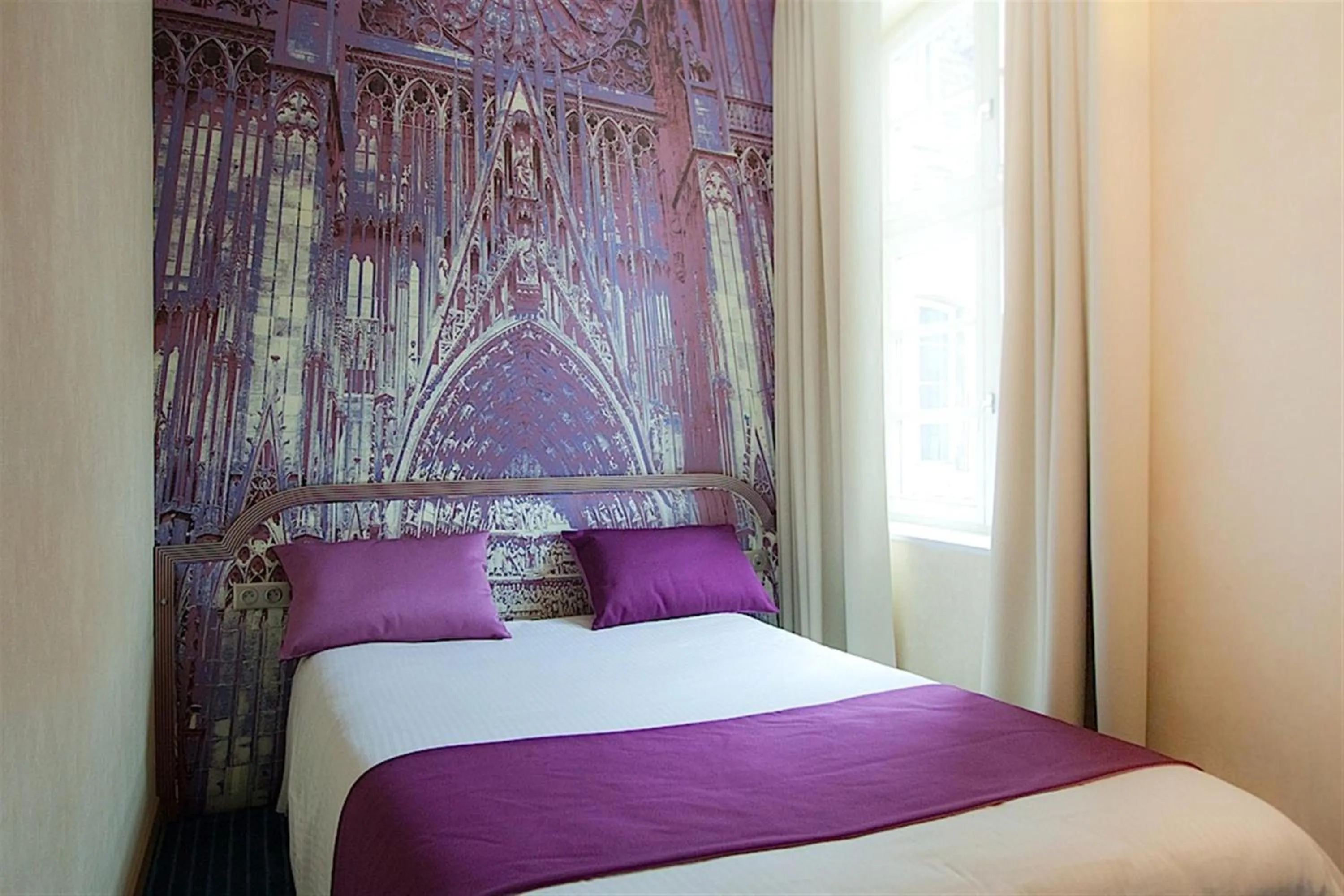 Photo of the whole room, Bed in Hotel Cathédrale