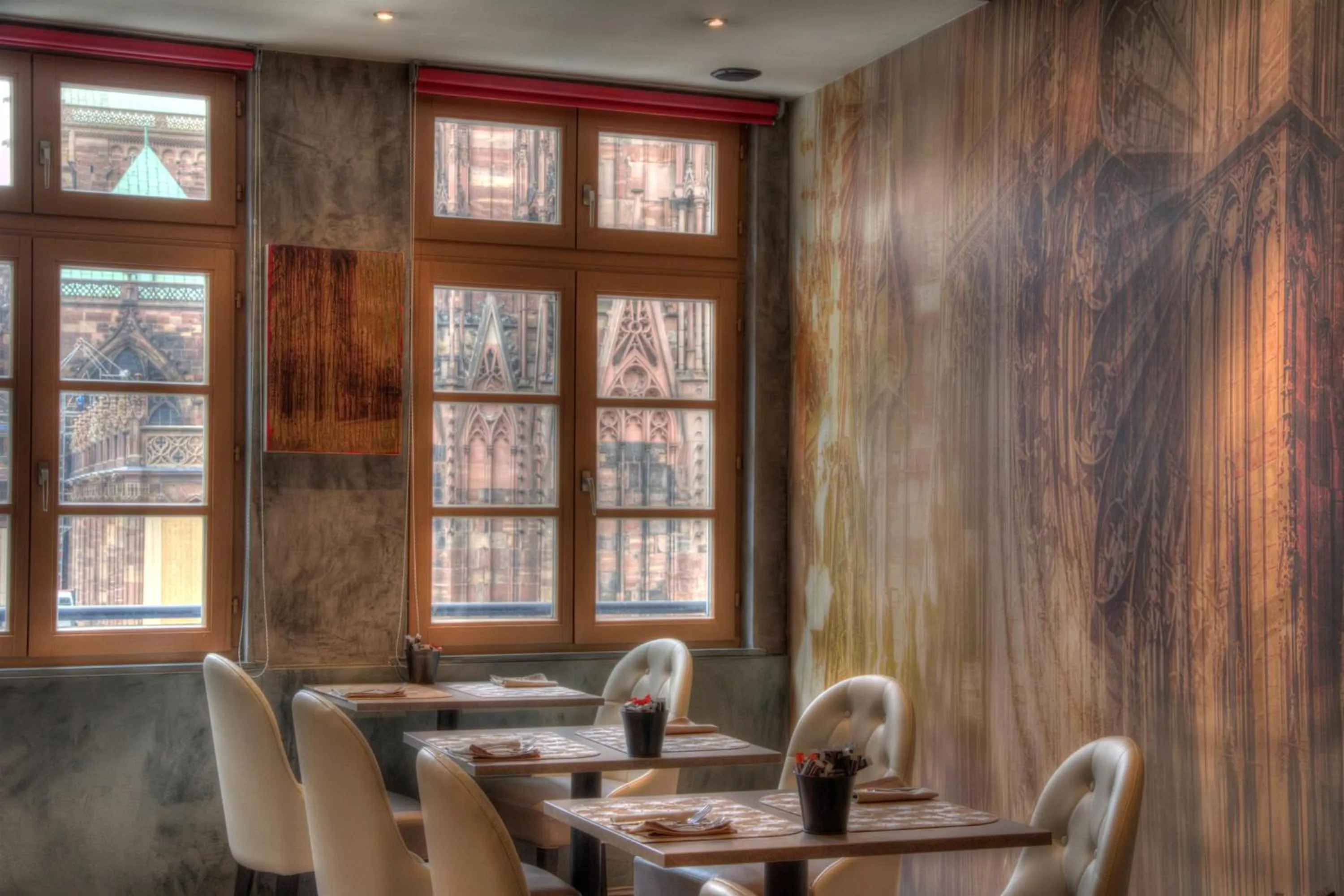 Restaurant/places to eat in Hotel Cathédrale