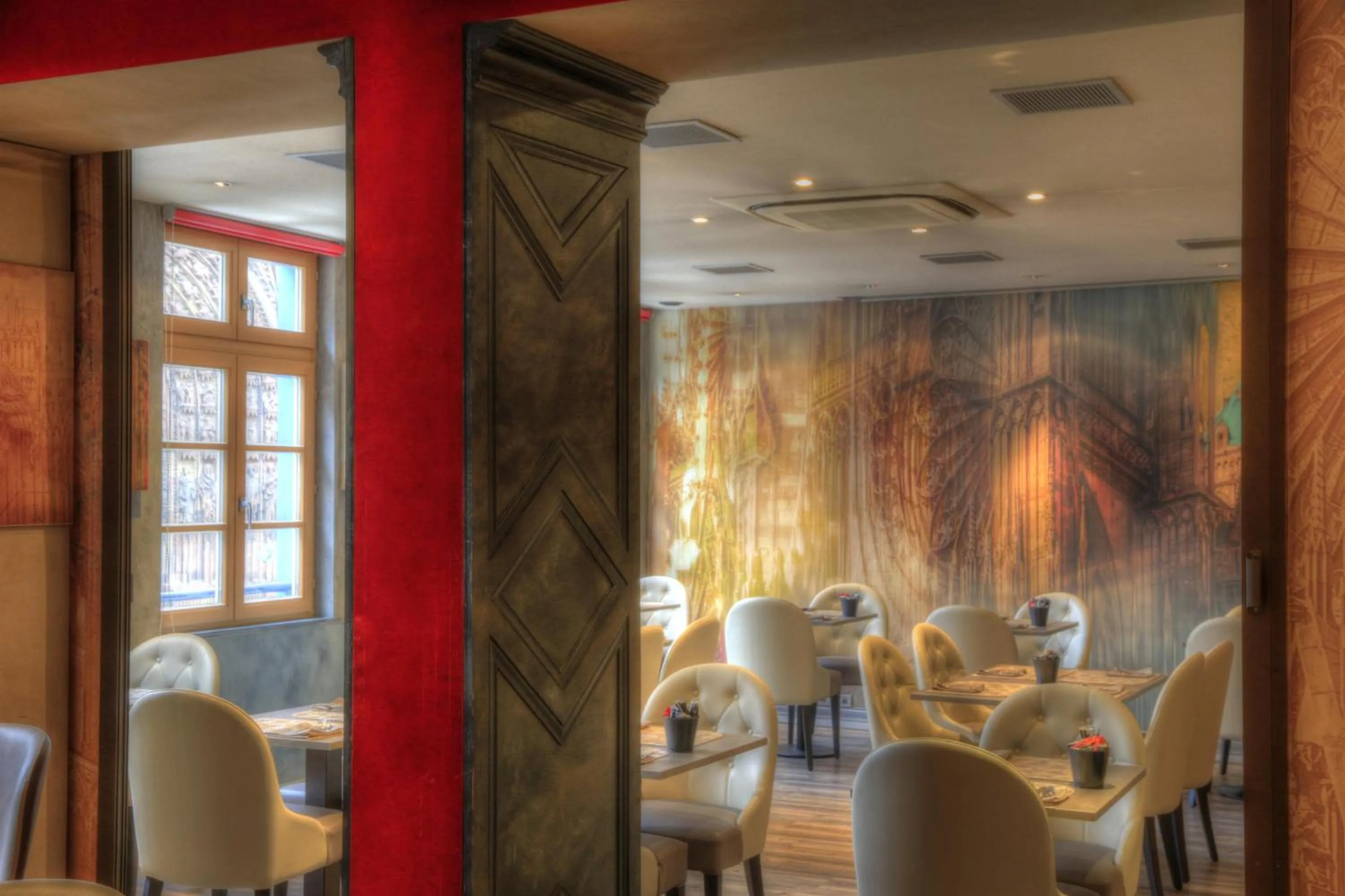 Restaurant/places to eat in Hotel Cathédrale