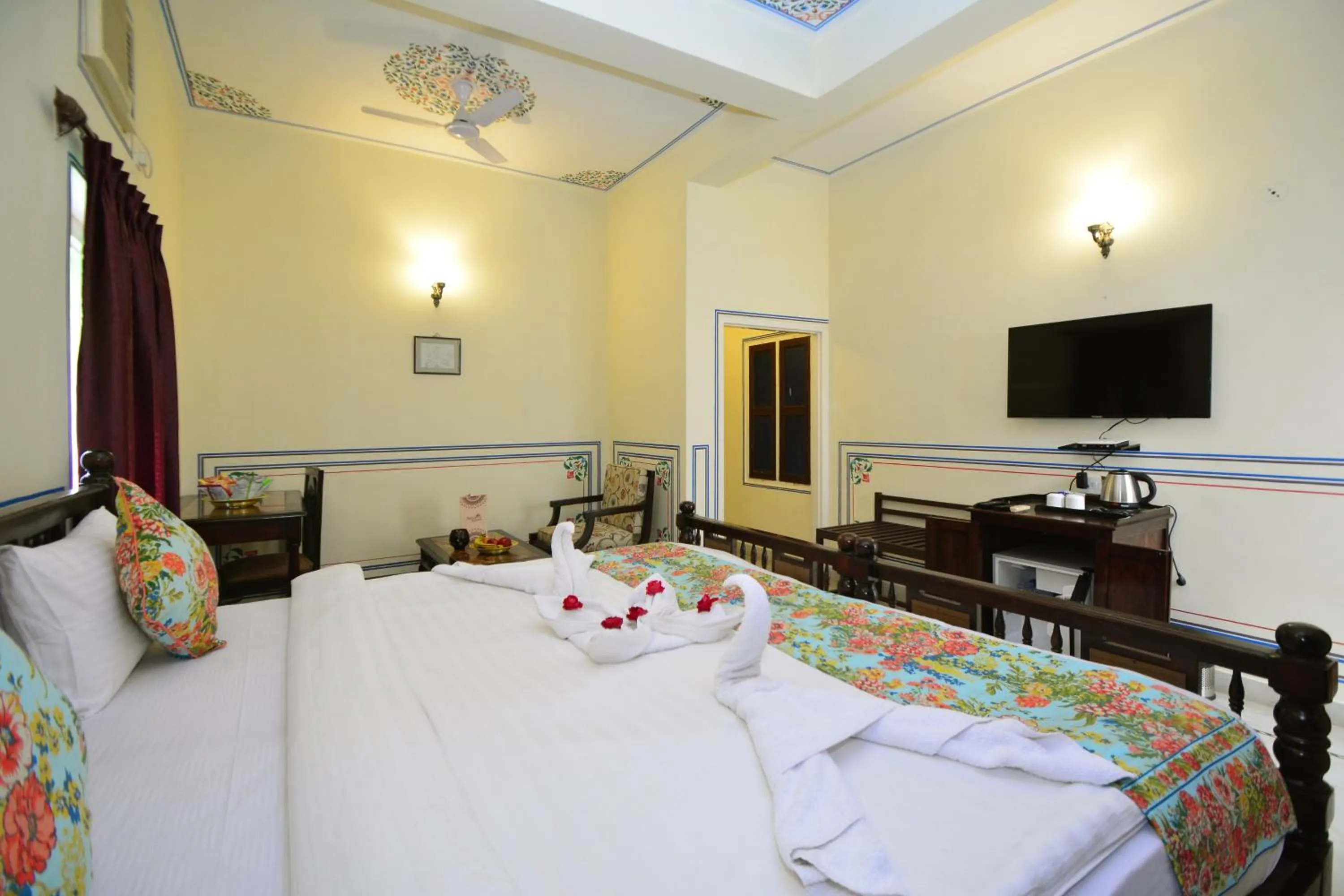 Bed in Mahal Khandela-A Heritage Hotel In Jaipur City Center