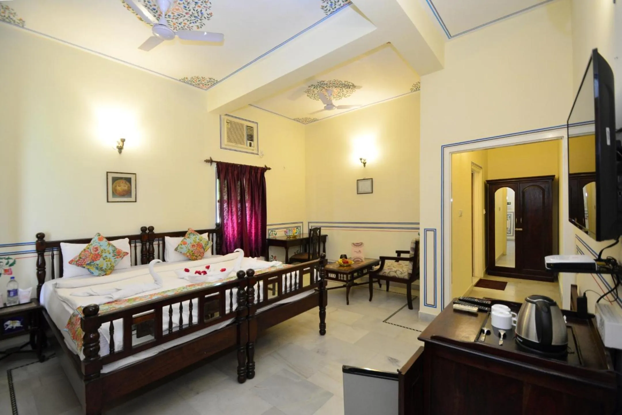 Bed in Mahal Khandela-A Heritage Hotel In Jaipur City Center