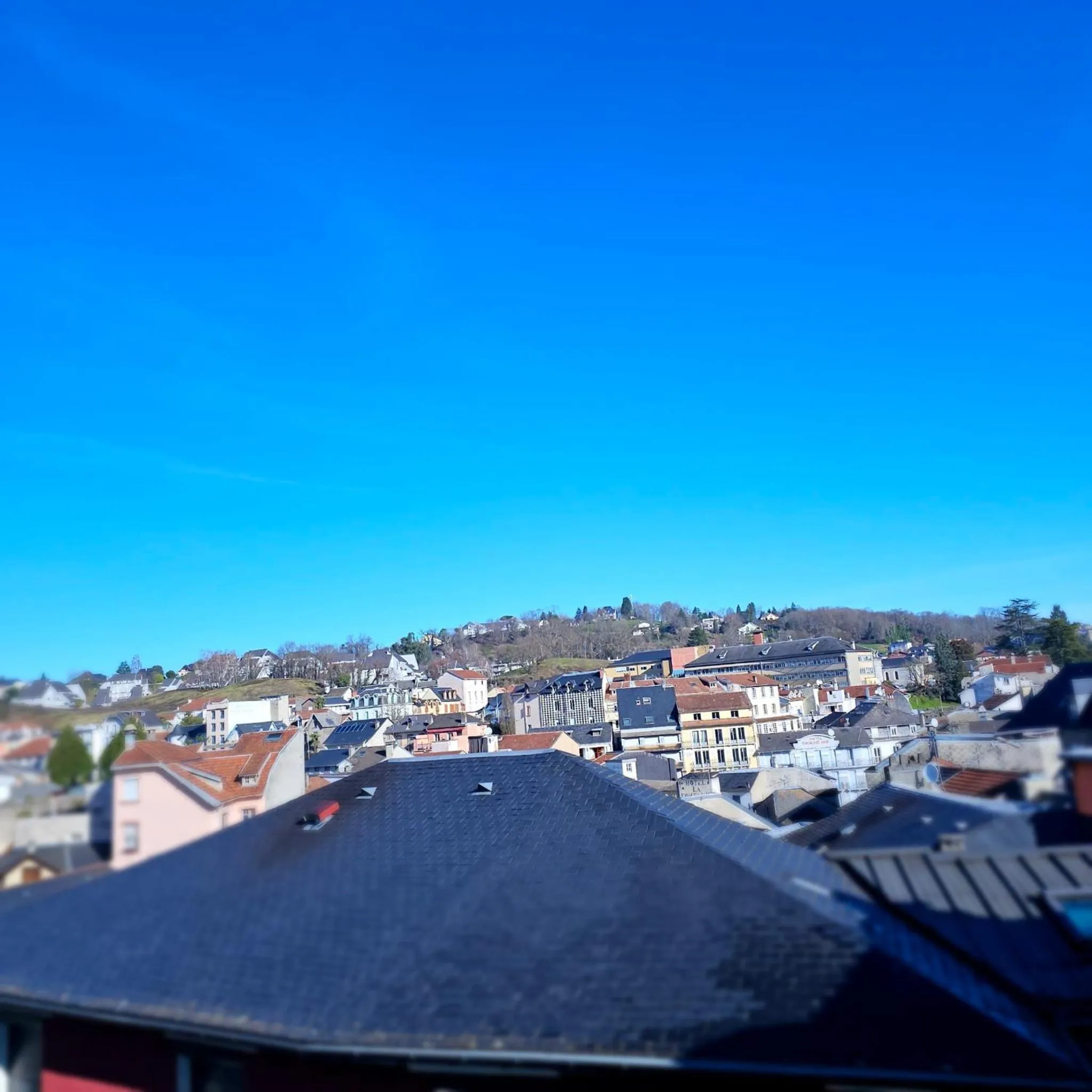 City view in Hotel du Commerce et de Navarre