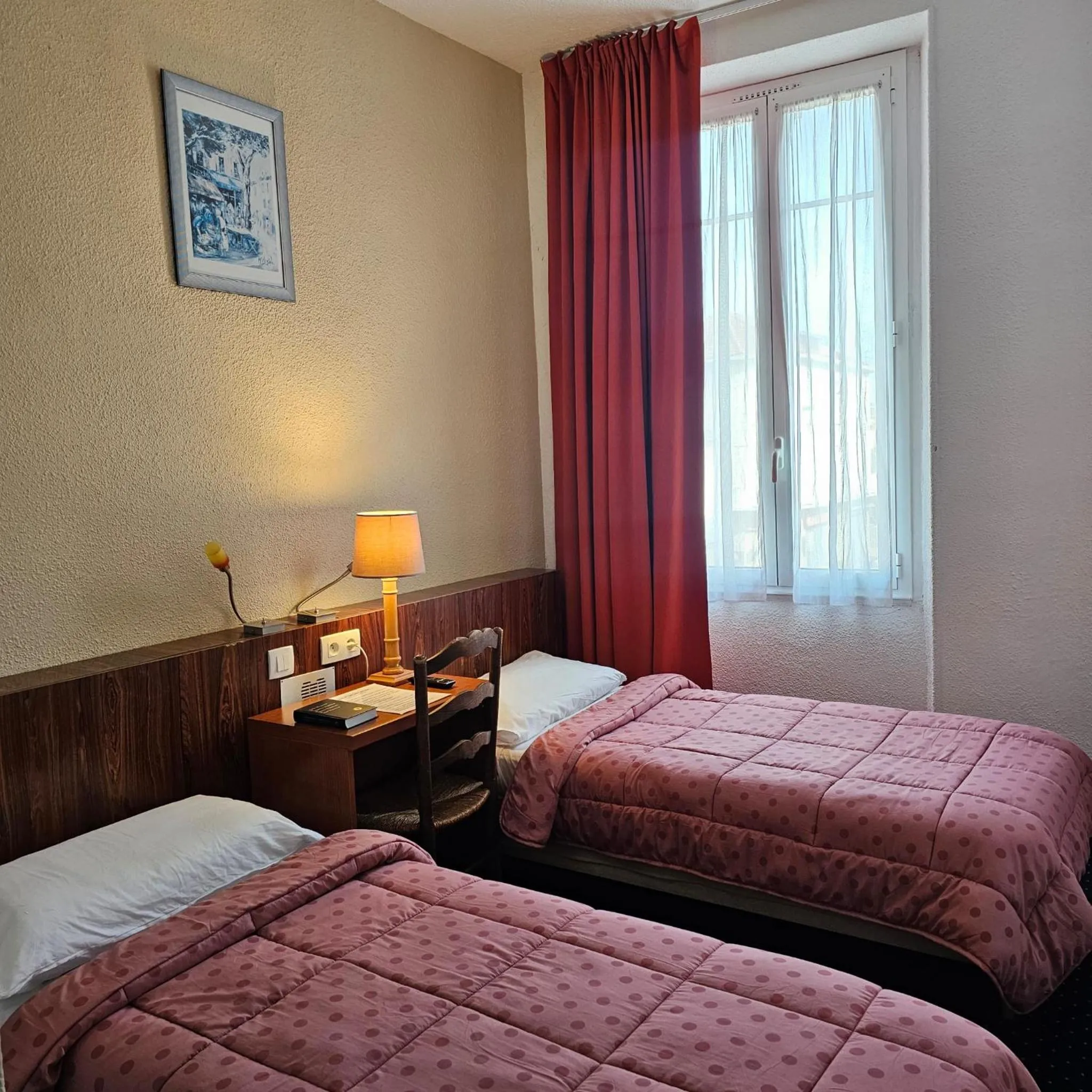 Bedroom, Bed in Hotel du Commerce et de Navarre