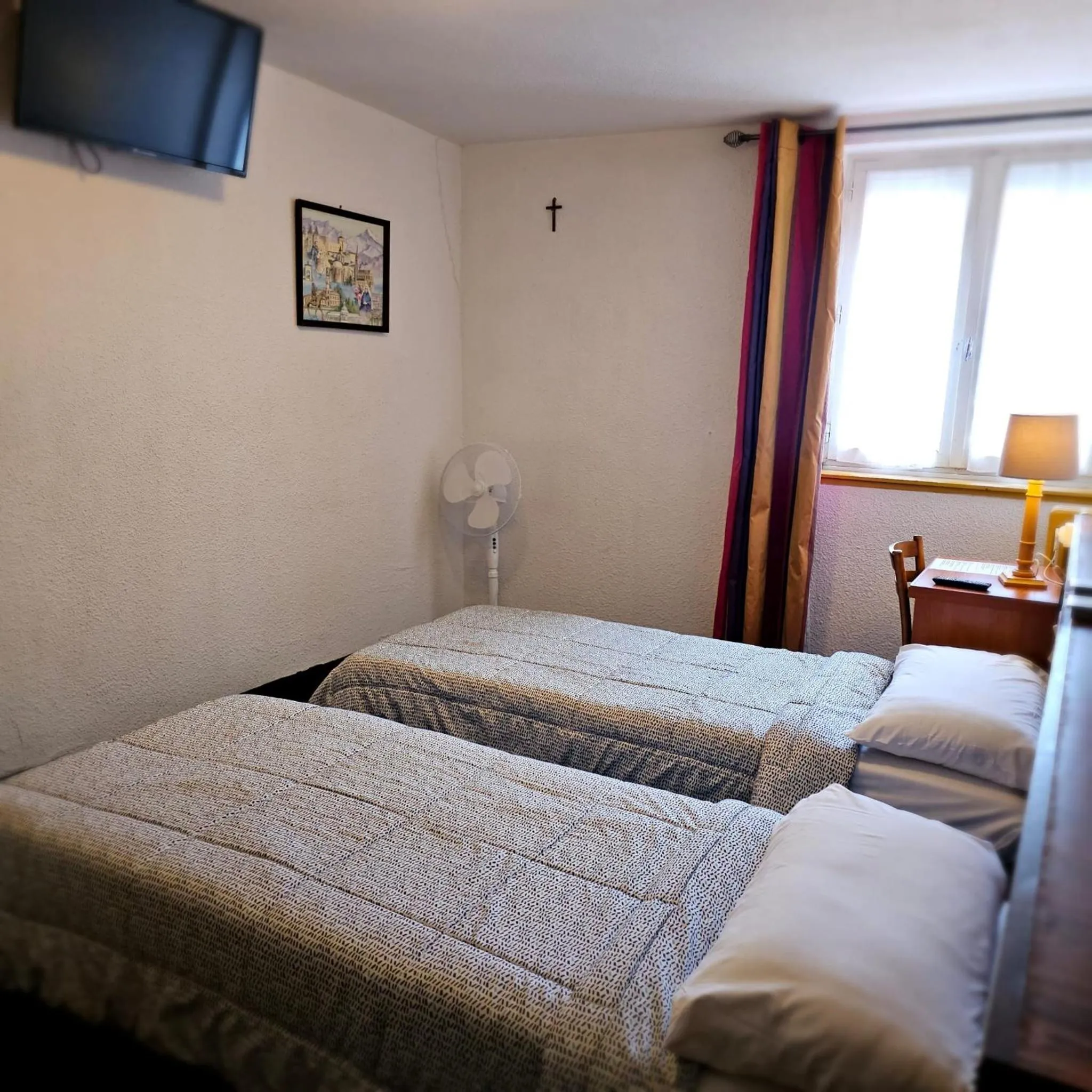 Bedroom, Bed in Hotel du Commerce et de Navarre