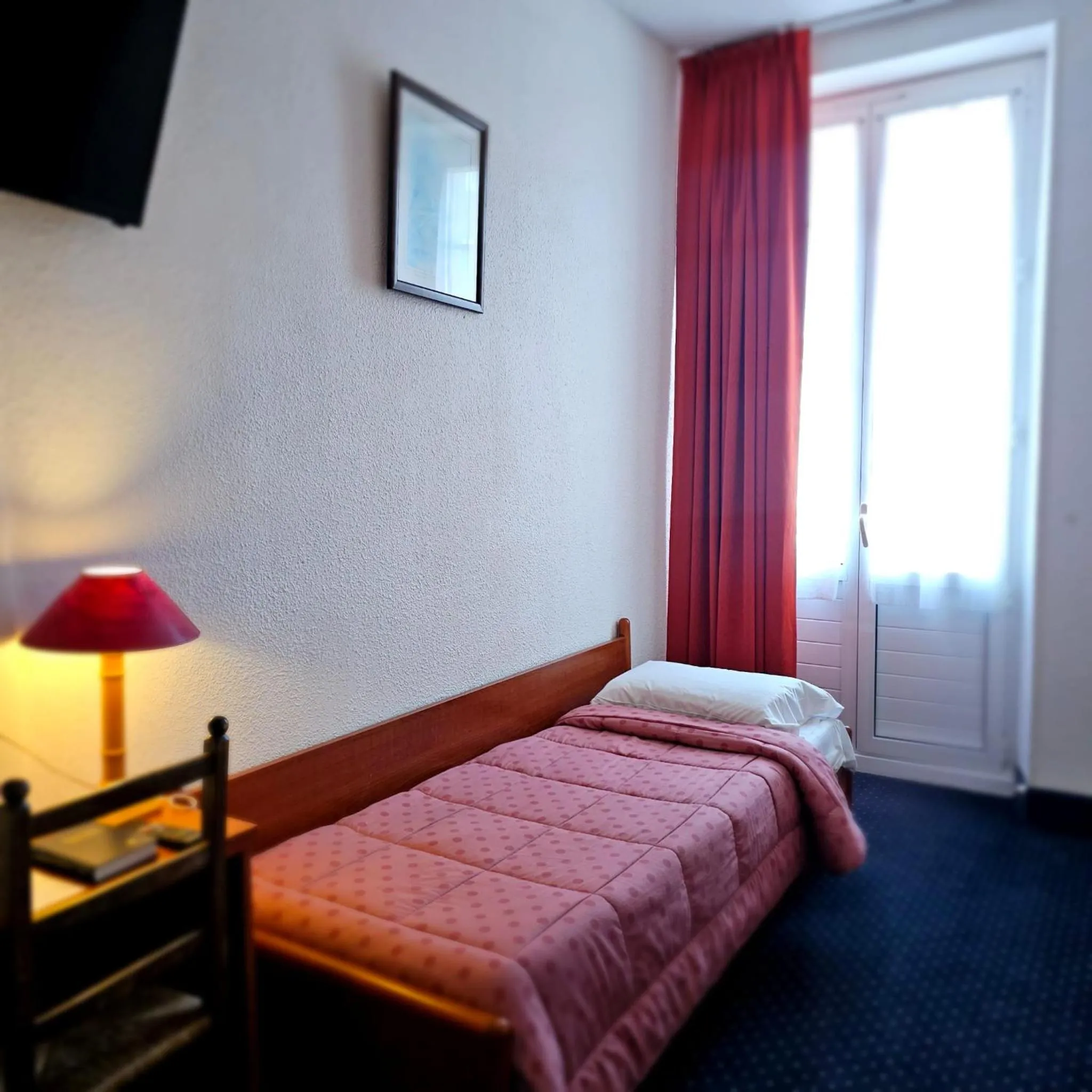 Bedroom, Bed in Hotel du Commerce et de Navarre