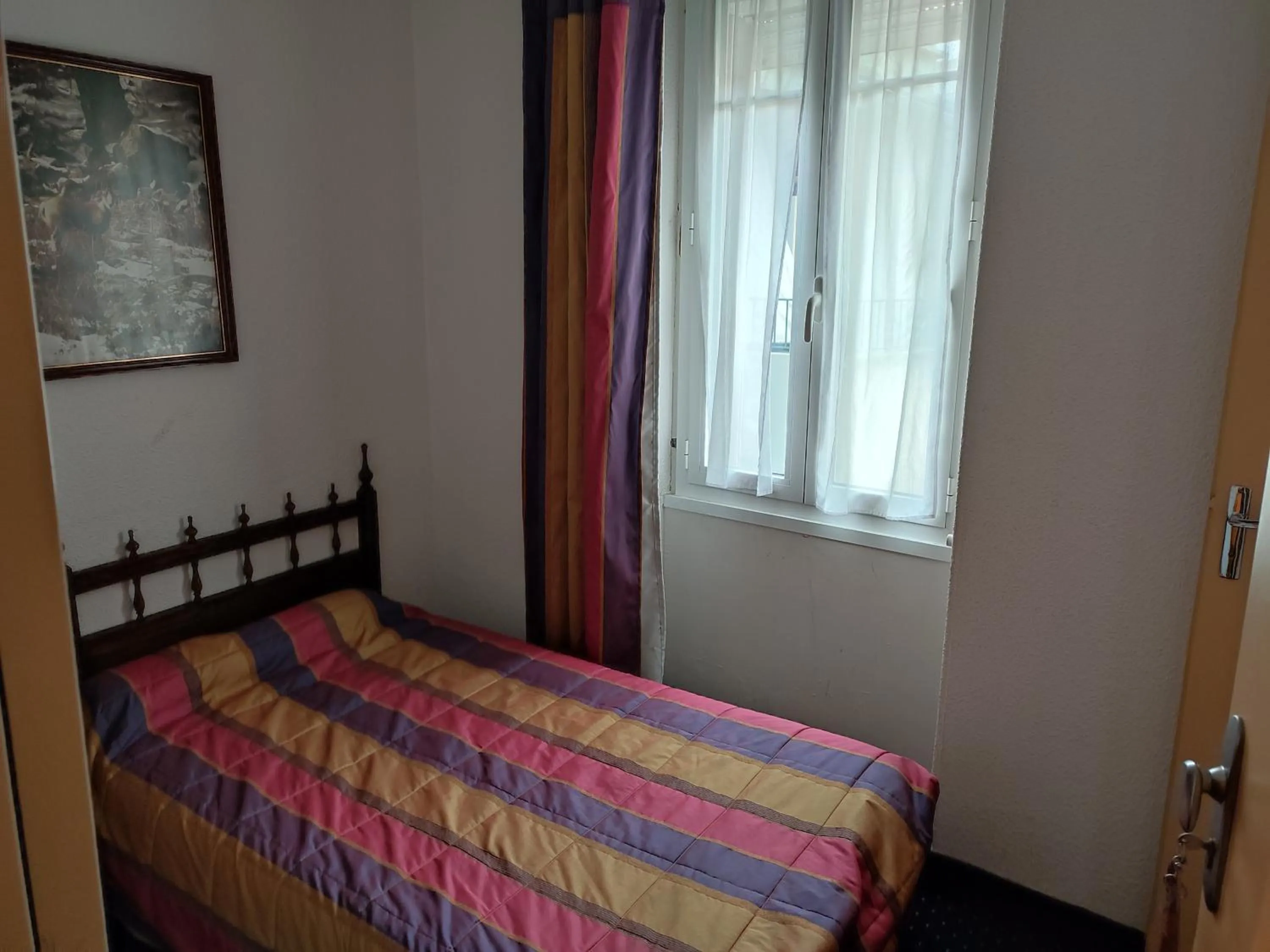 Bed in Hotel du Commerce et de Navarre