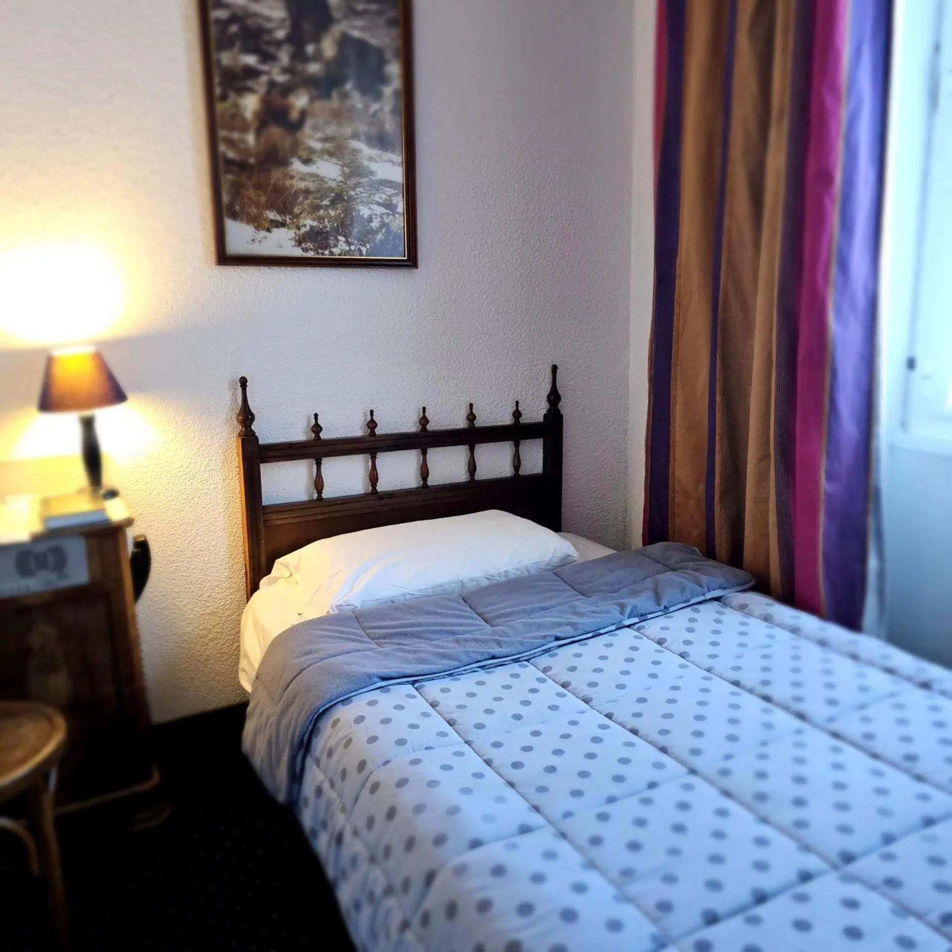 Bedroom, Bed in Hotel du Commerce et de Navarre