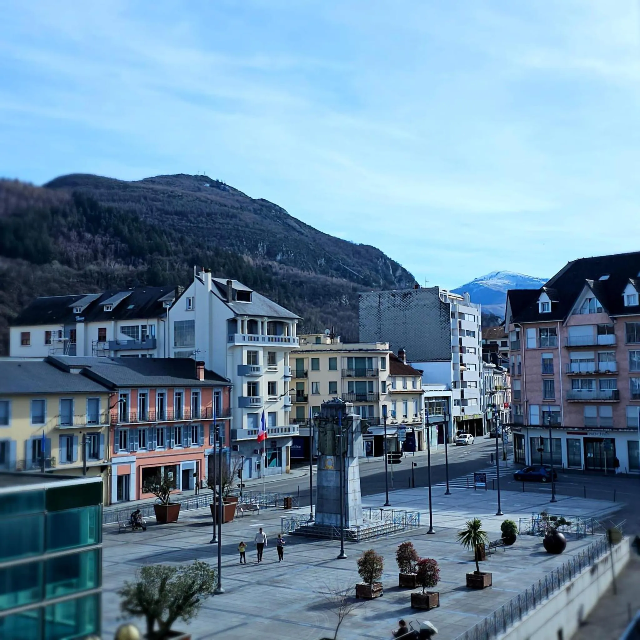 City view in Hotel du Commerce et de Navarre