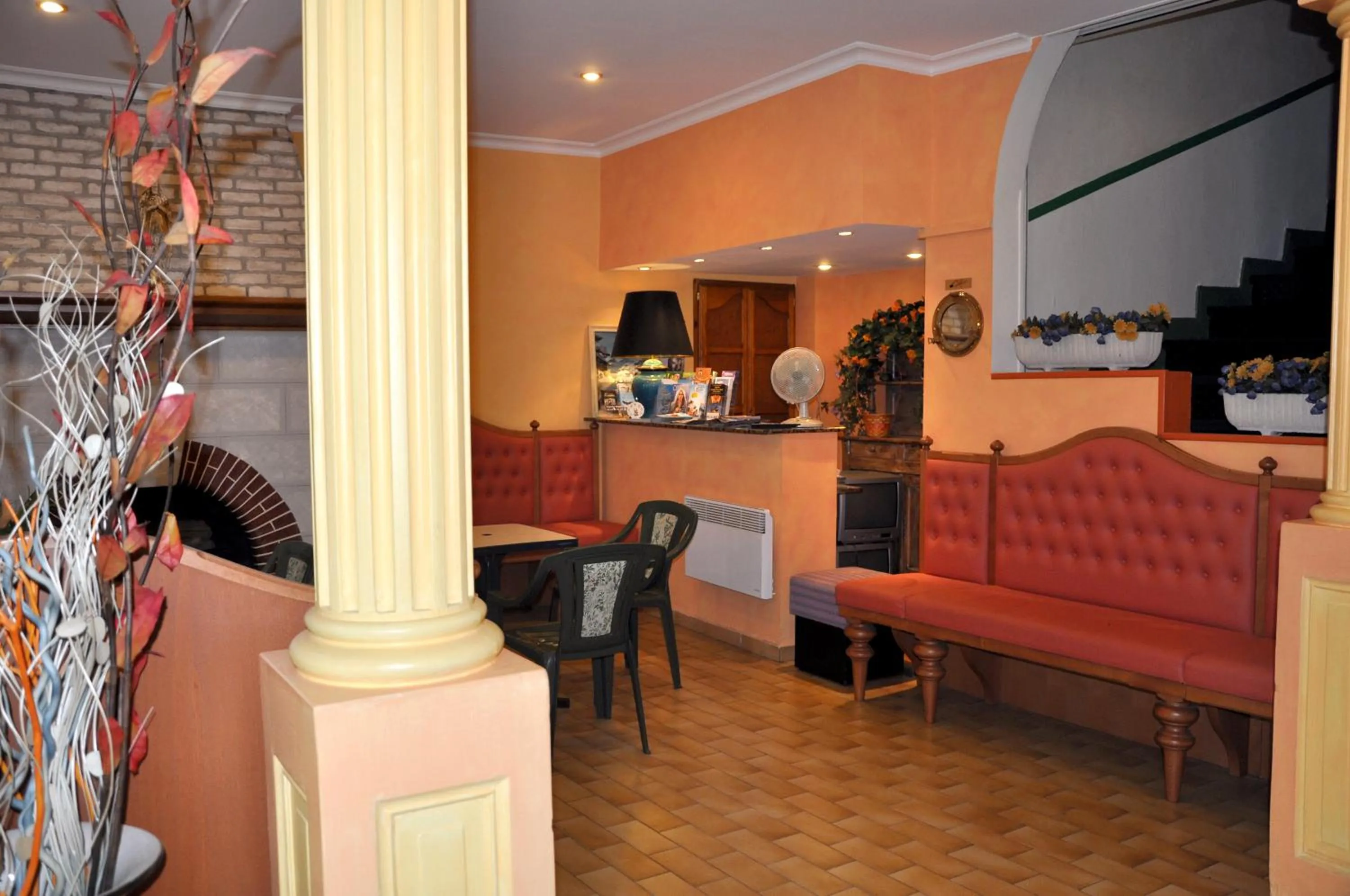 Lobby or reception in Hotel du Commerce et de Navarre