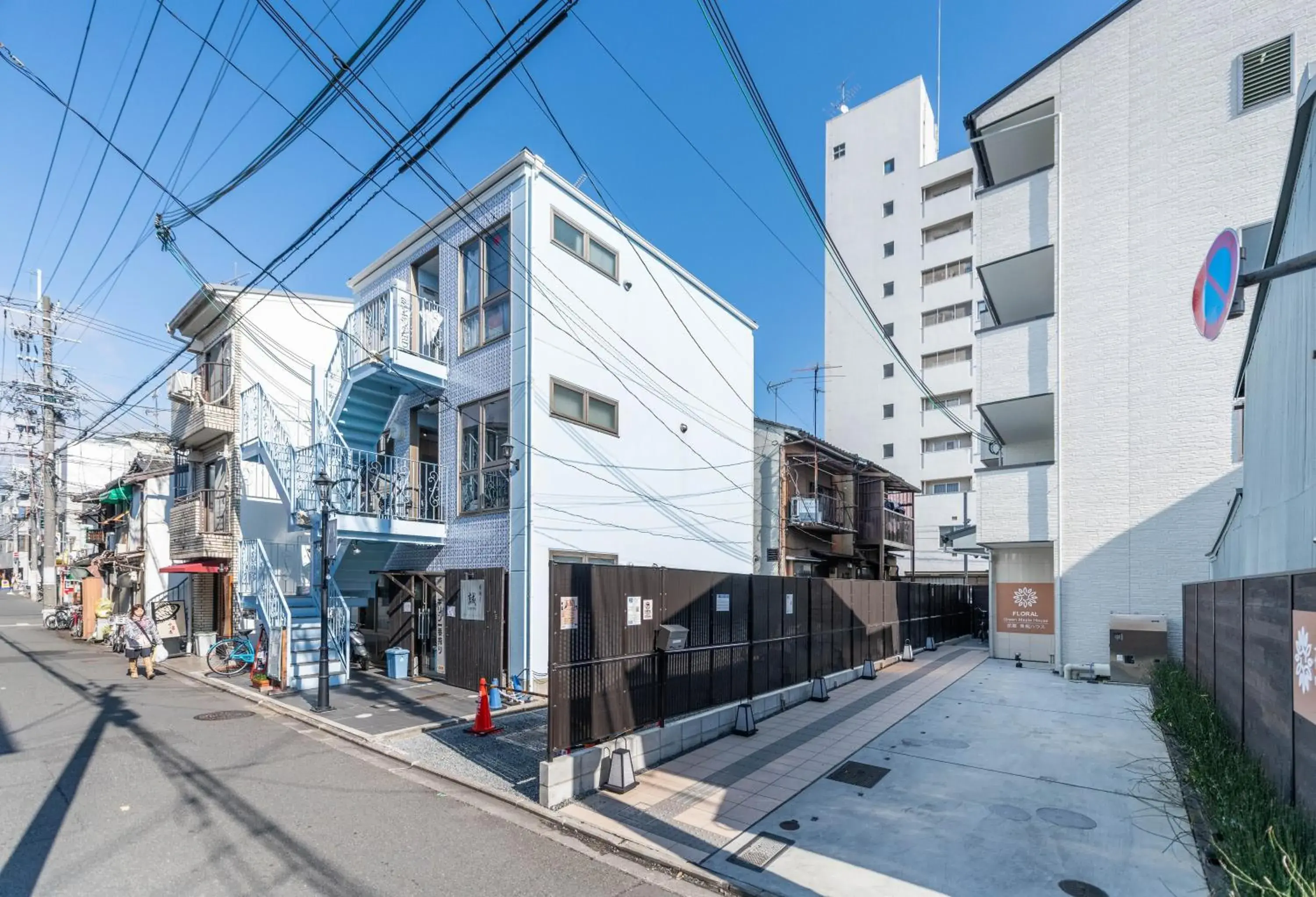 Twin Room with Balcony in Floral Green Maple House Twin Room with Balcony in Floral Green Maple House
