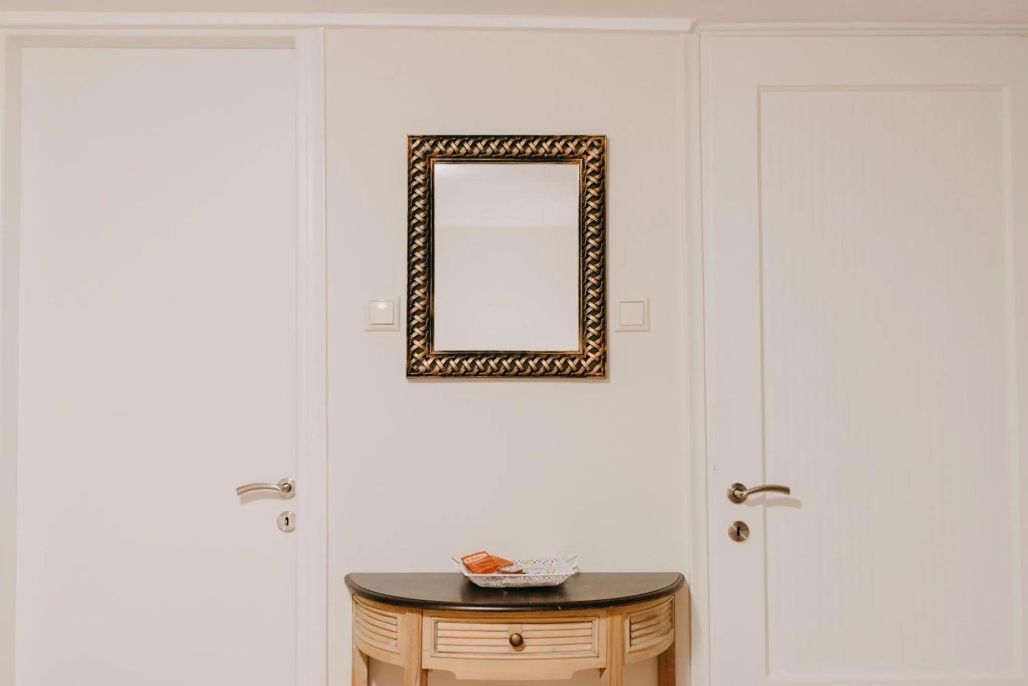 Decorative detail in BEST HOUSE, CENTRAL APRTM., AGIOU NIKOLAOU, PATRA