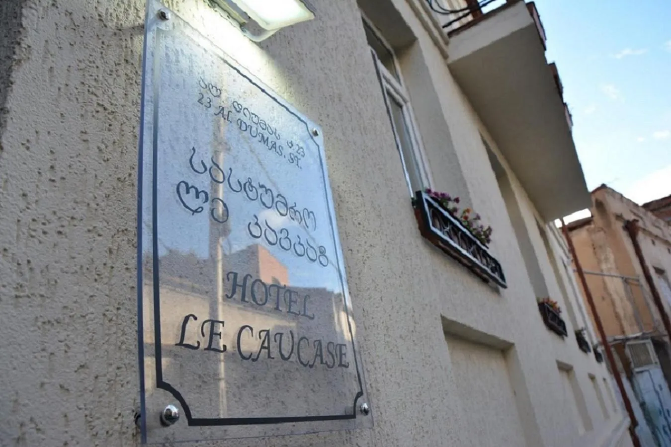 Property building in Le Caucase