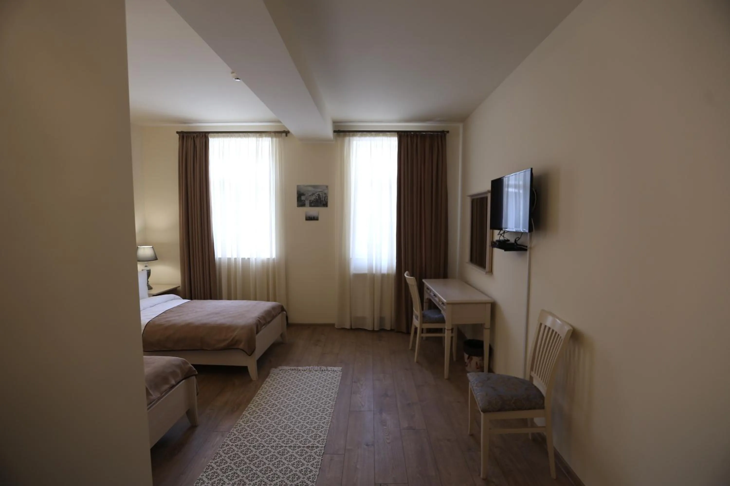 Bedroom, Bed in Le Caucase