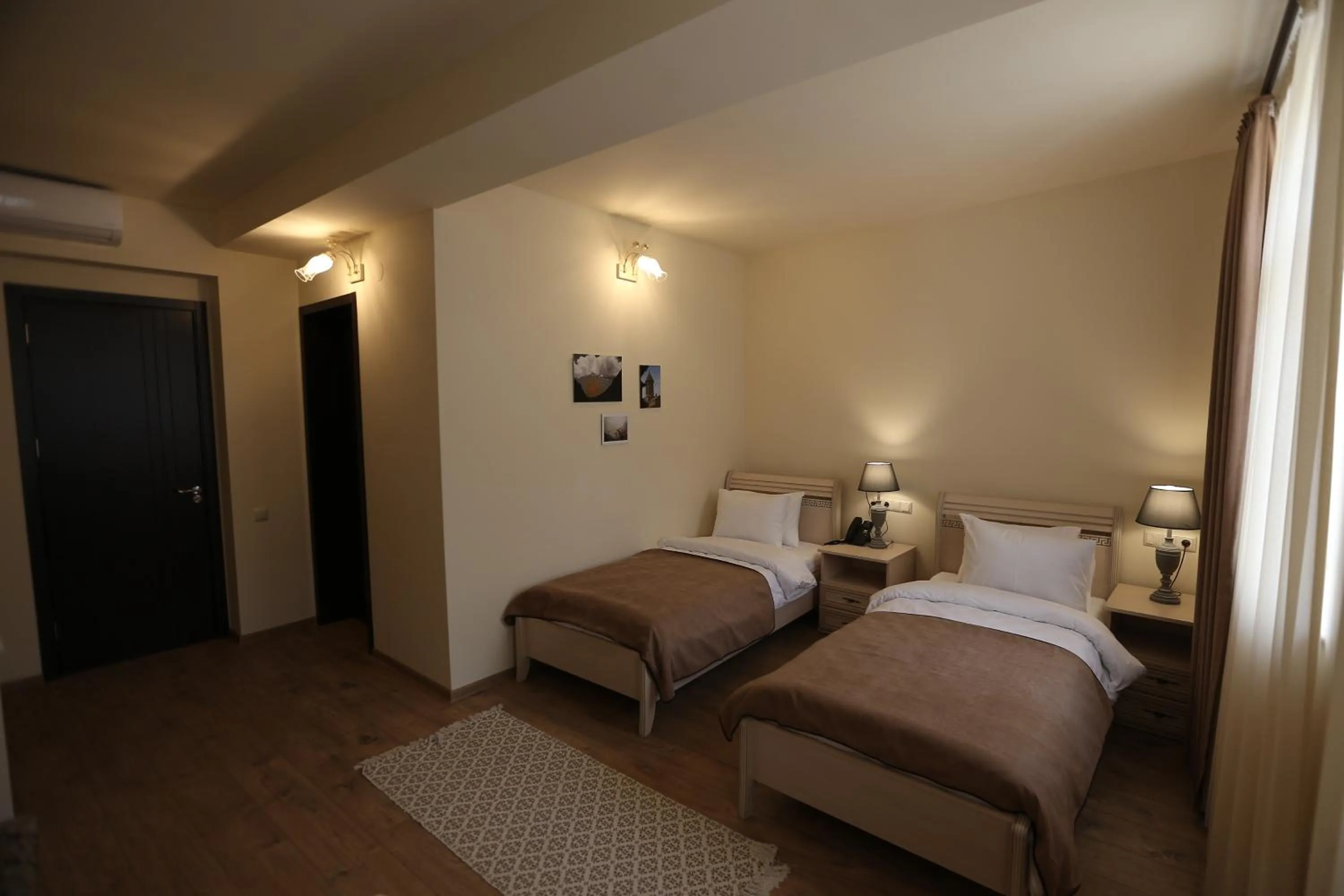 Bedroom, Bed in Le Caucase