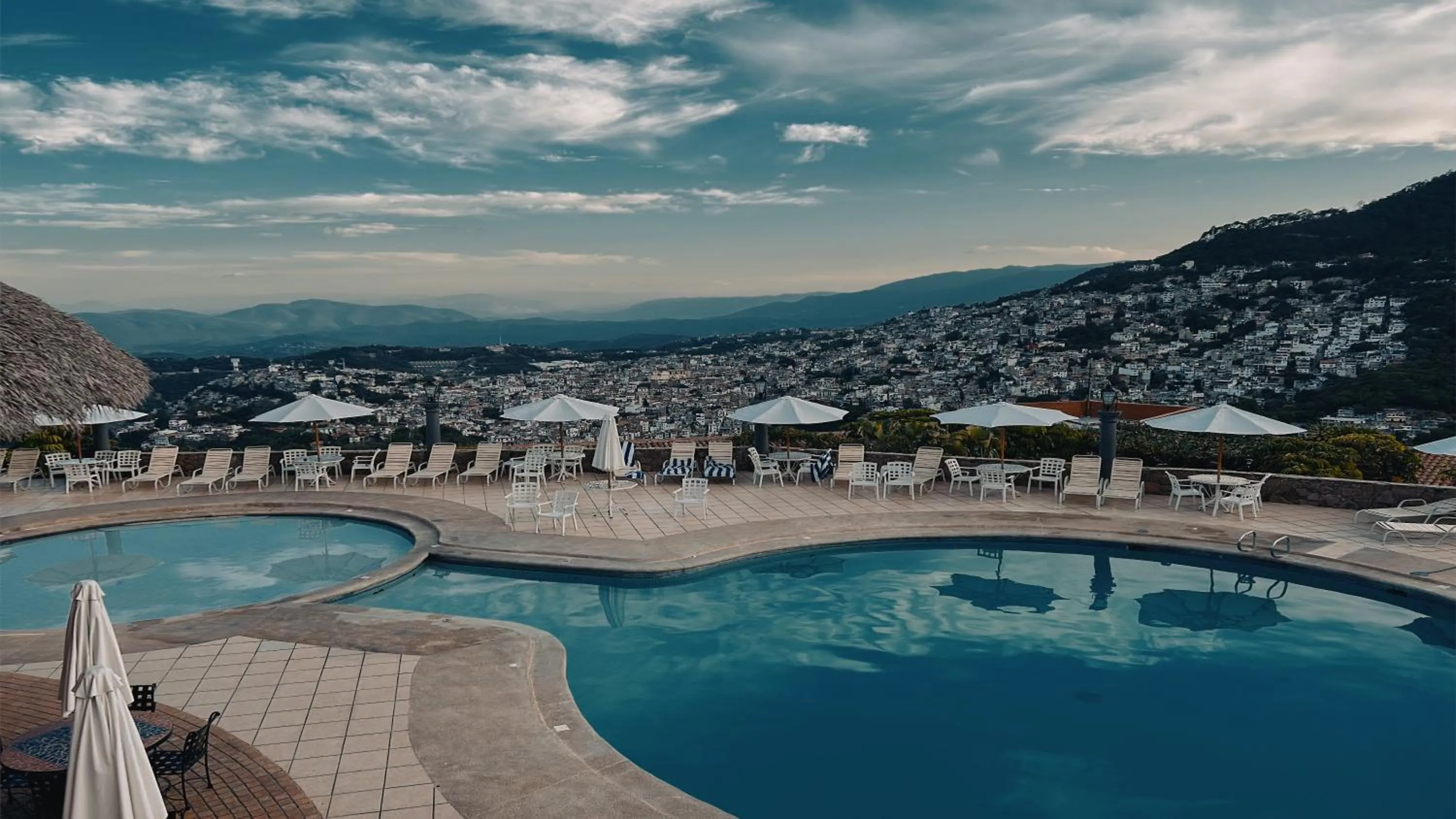 Pool view in Hotel Montetaxco