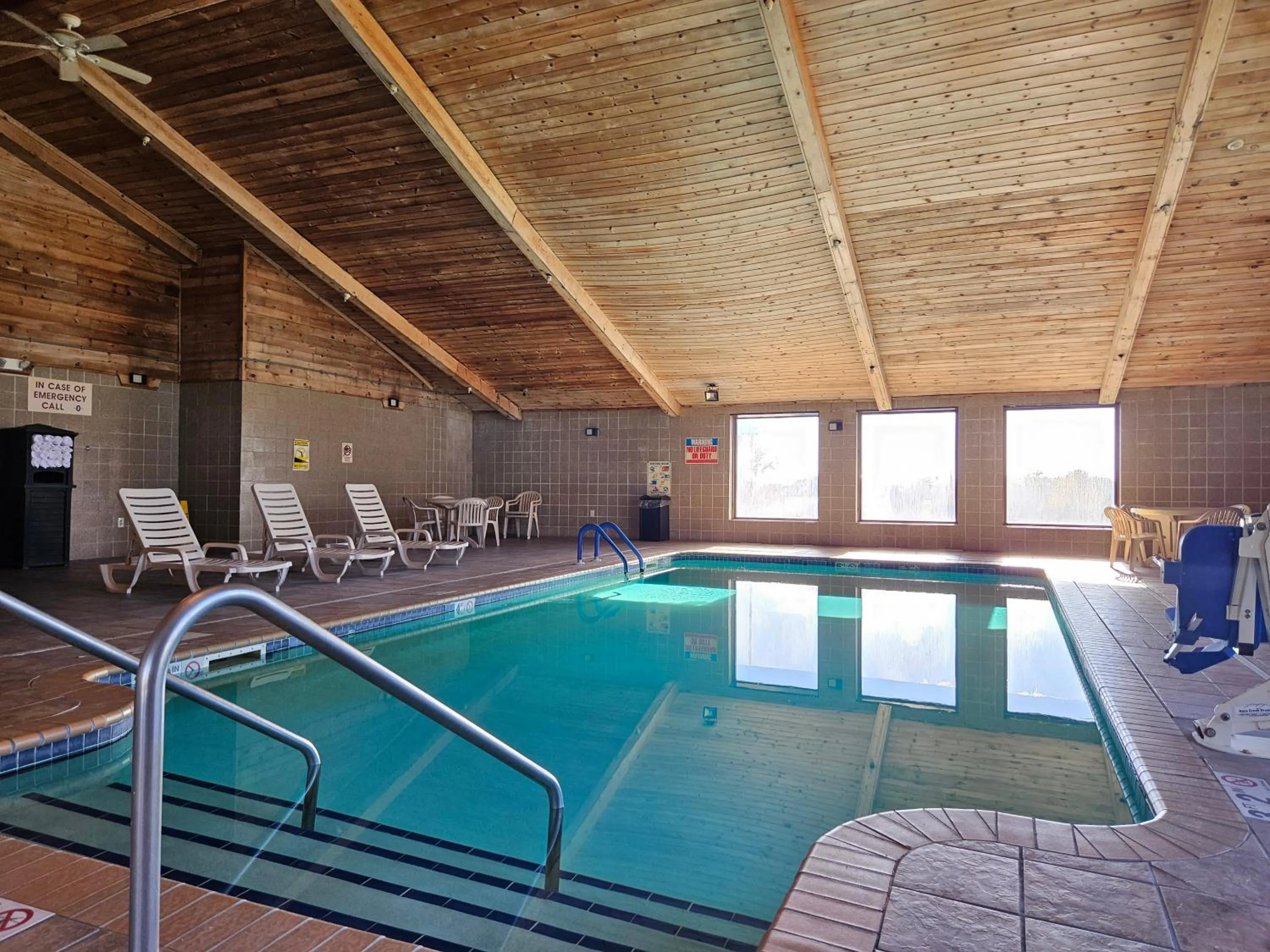 Swimming pool in Ramada by Wyndham Platte City KCI Airport