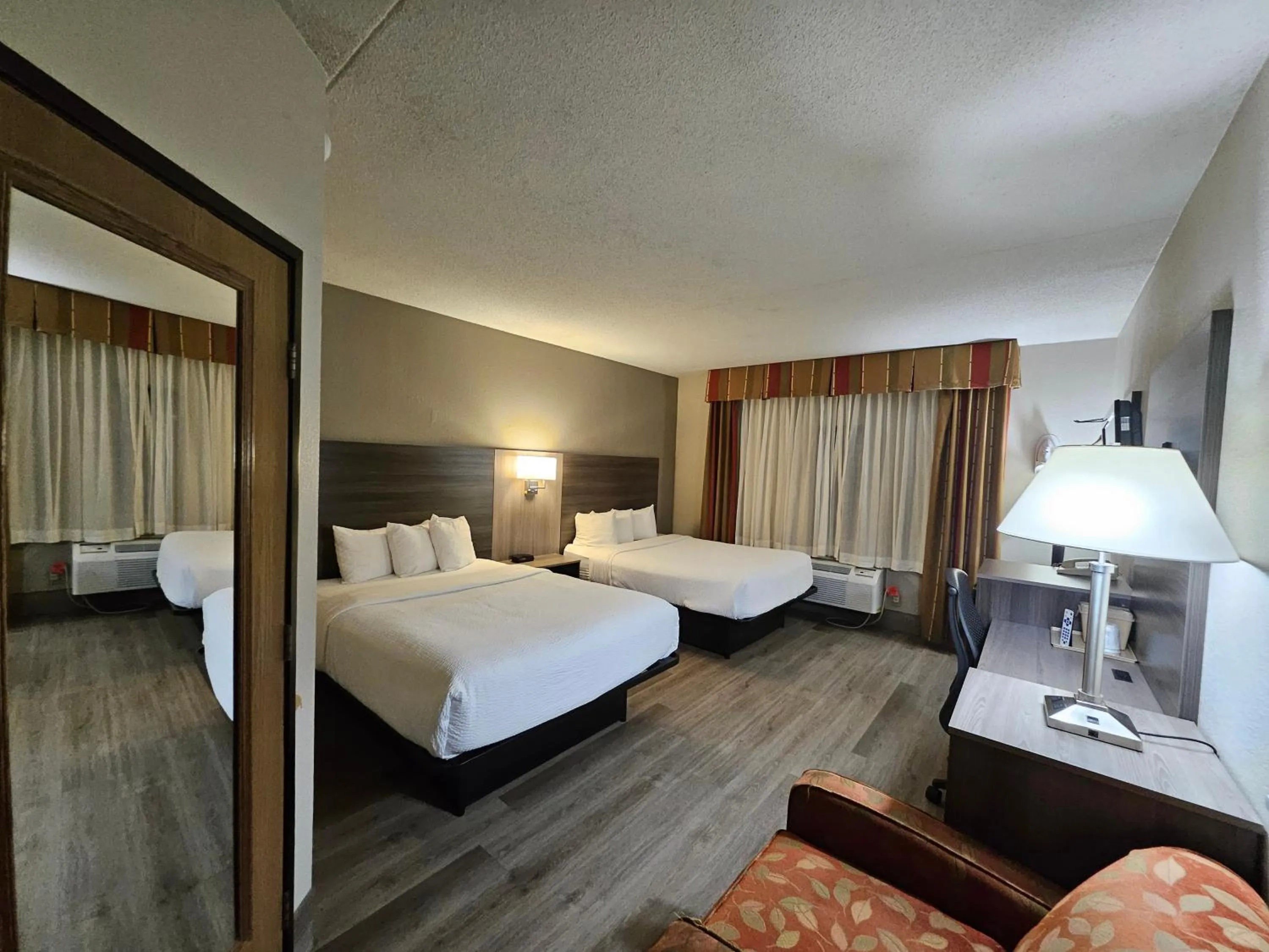 Bed in Ramada by Wyndham Platte City KCI Airport