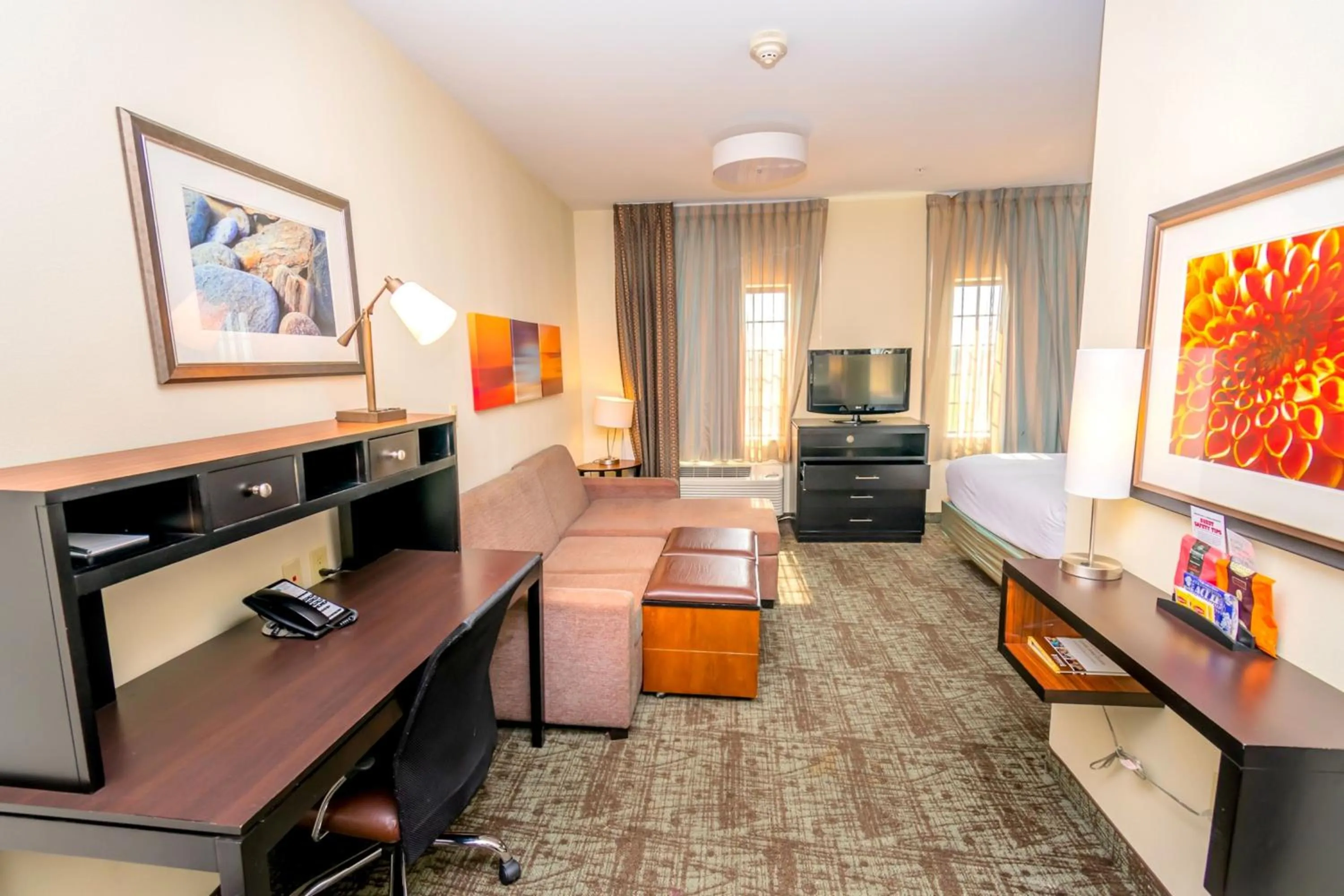 Photo of the whole room, Bed in Staybridge Suites Houston - IAH Airport by IHG