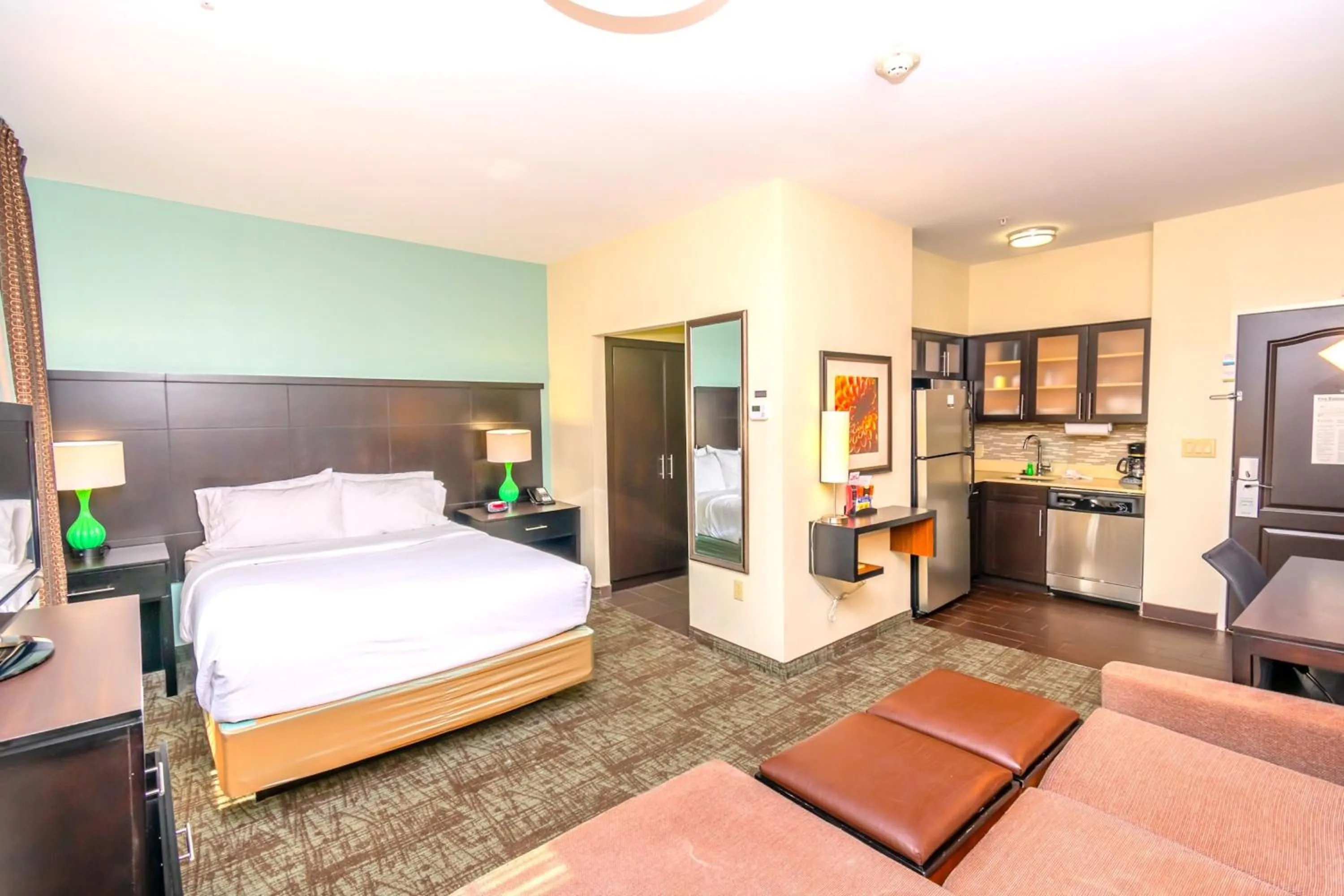 Photo of the whole room, Bed in Staybridge Suites Houston - IAH Airport by IHG