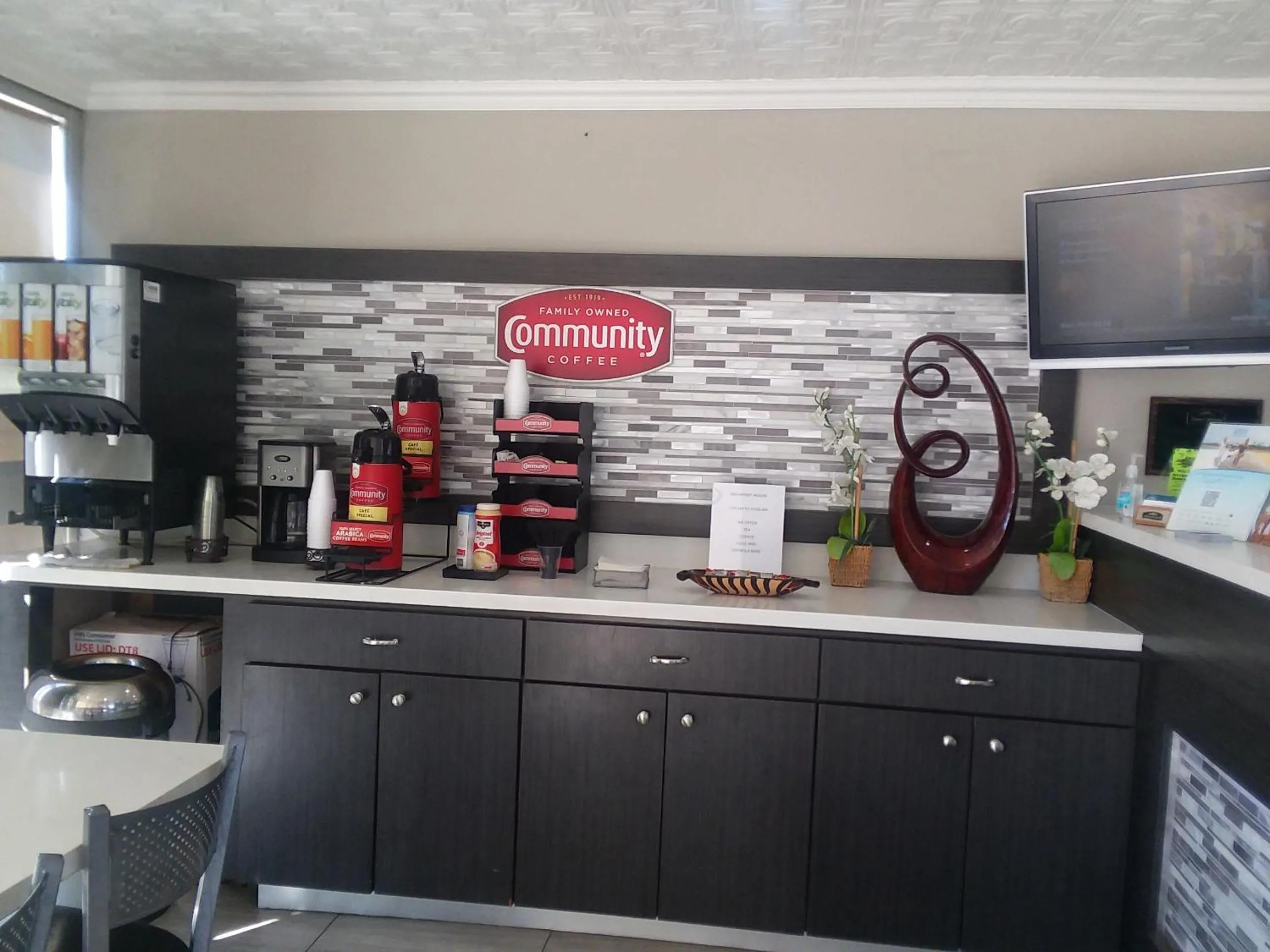 Breakfast in Howard Johnson by Wyndham Historic Lake Charles