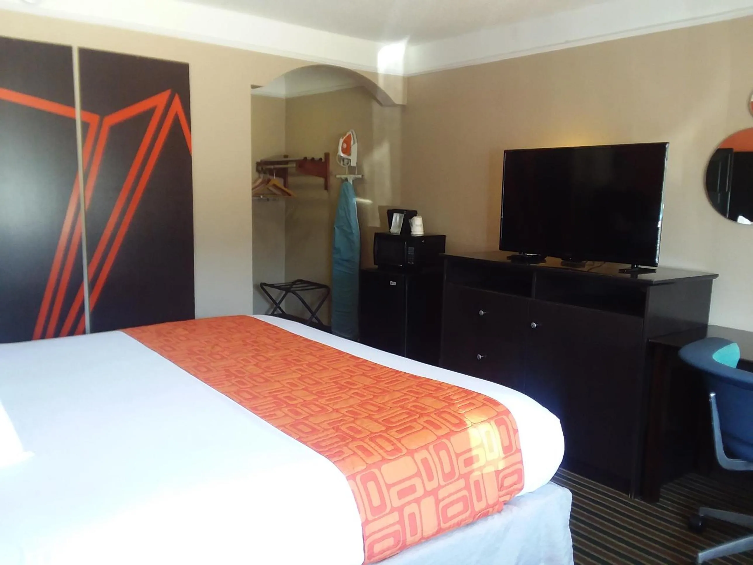 furniture, Bed in Howard Johnson by Wyndham Historic Lake Charles