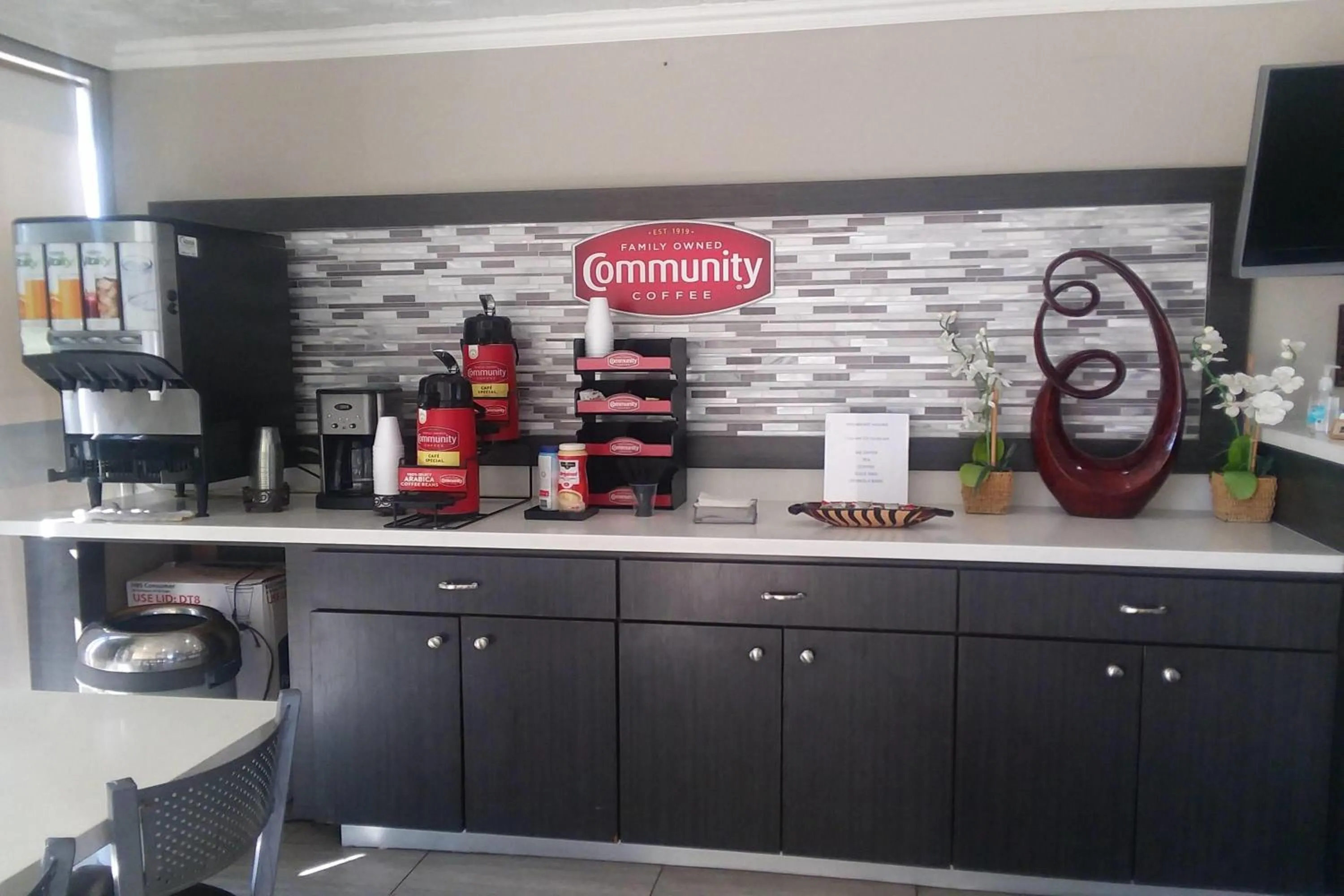 Property building in Howard Johnson by Wyndham Historic Lake Charles