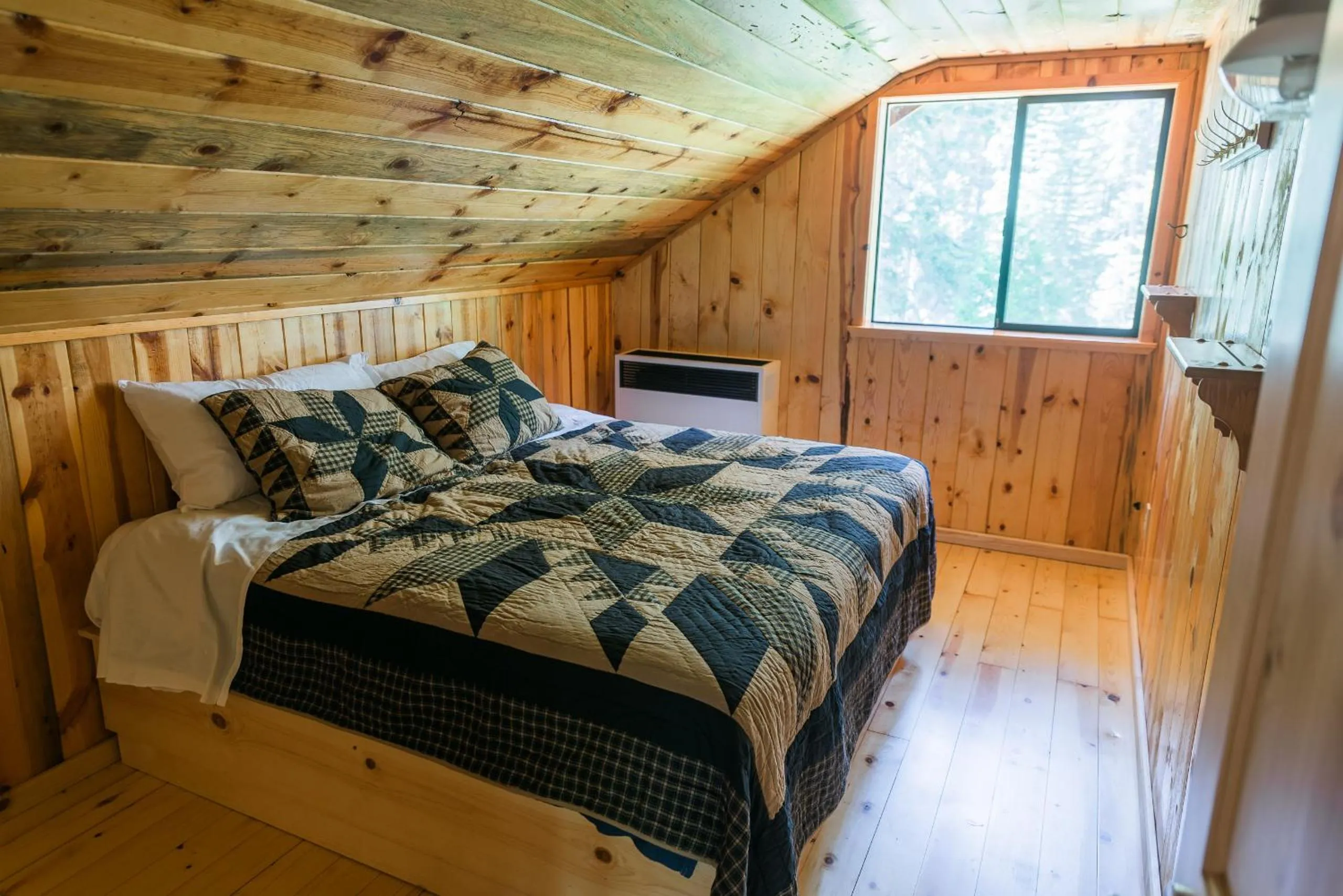 Bedroom, Bed in Silver City Mountain Resort