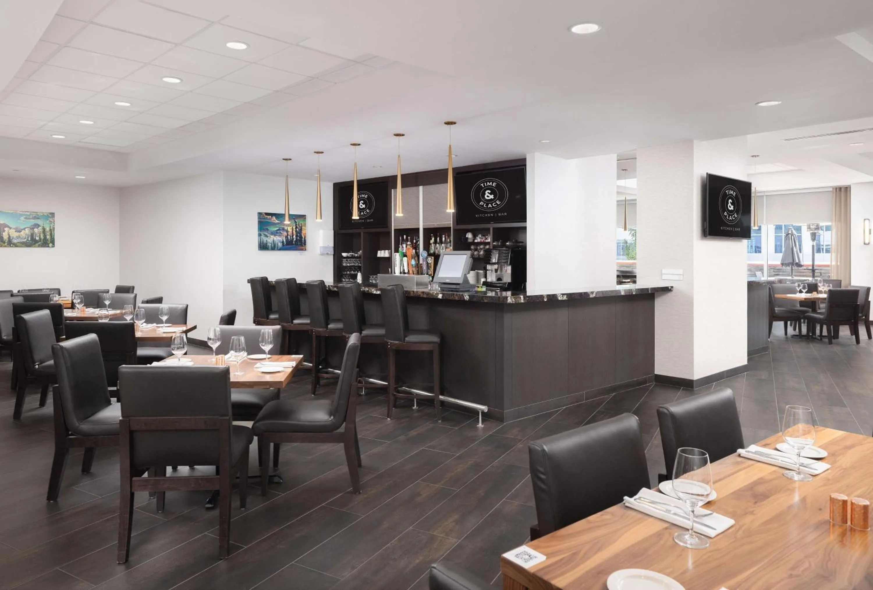 Lounge or bar in Hilton Vancouver Metrotown