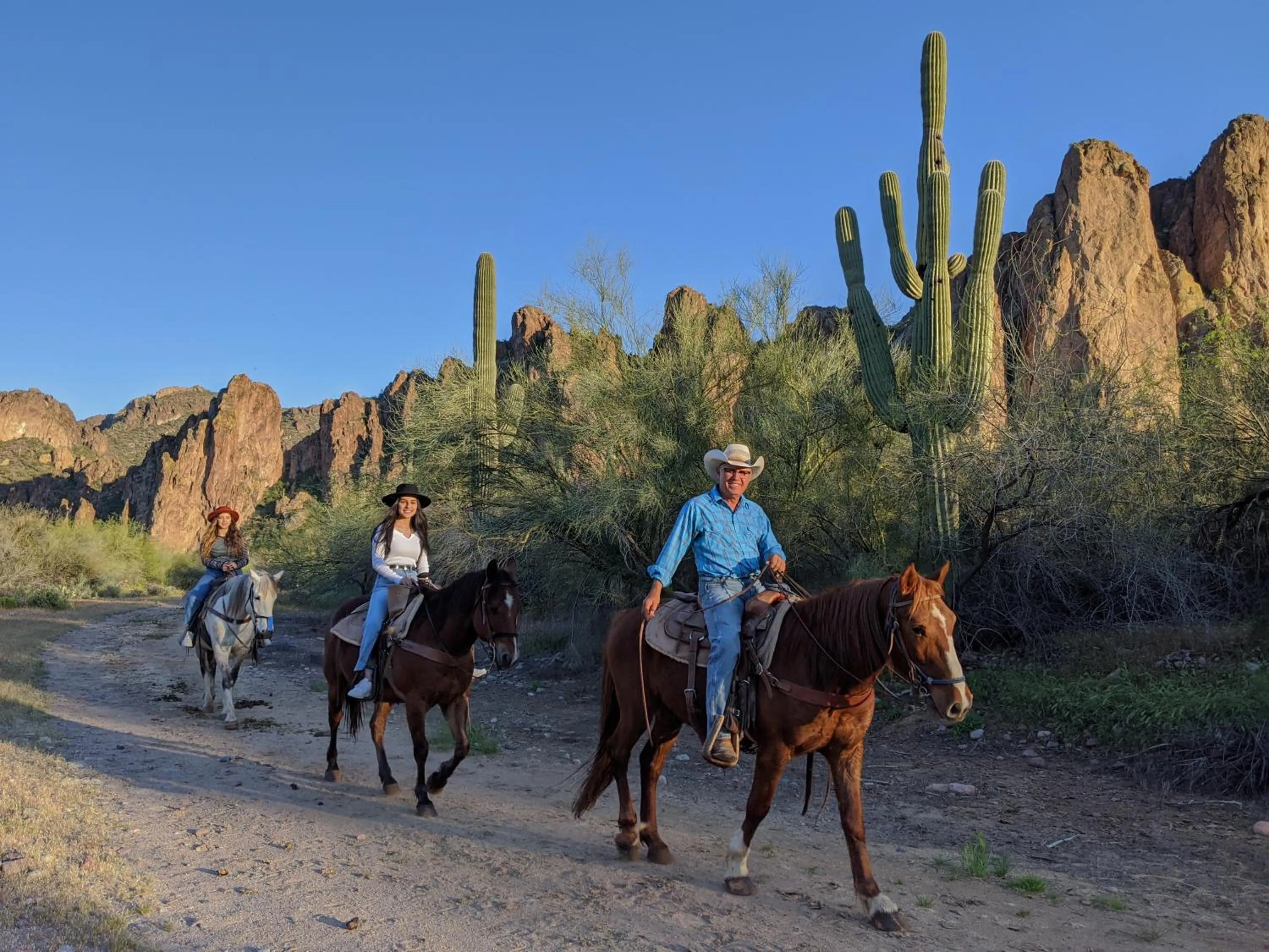 Horse-riding in Saguaro Lake Ranch
