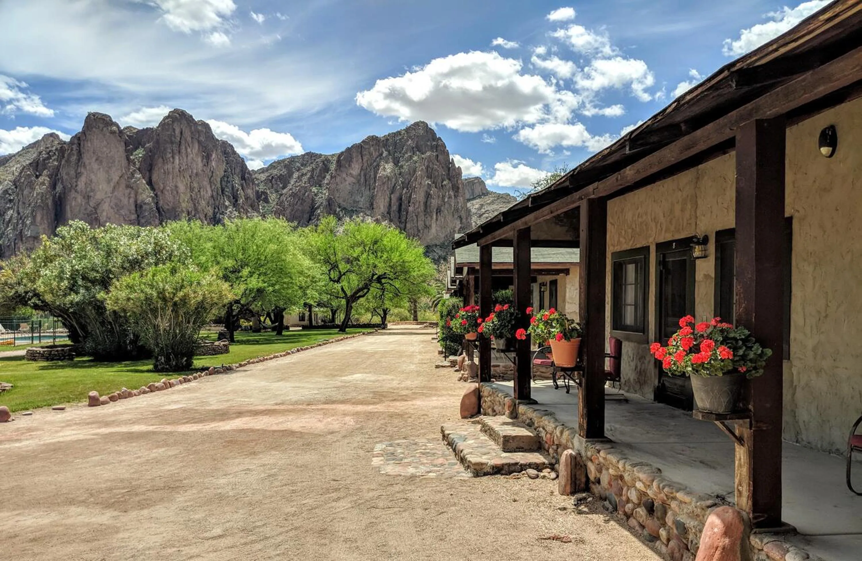Property building in Saguaro Lake Ranch