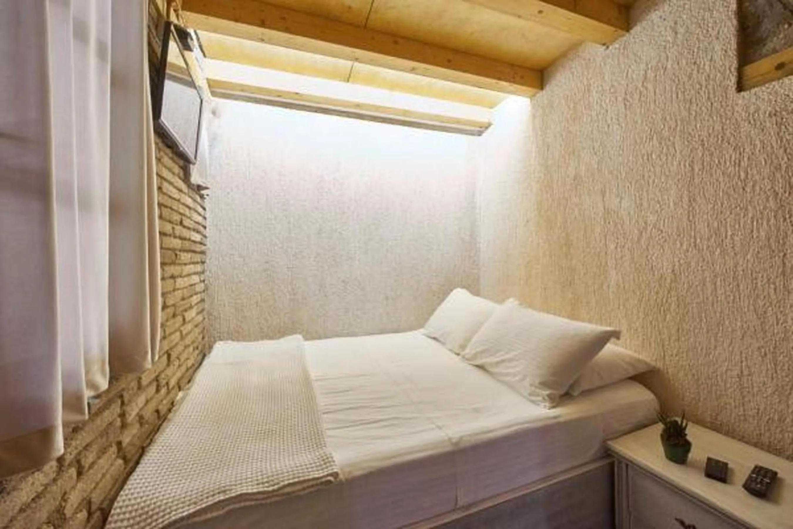 Bedroom, Bed in Athenian Residences