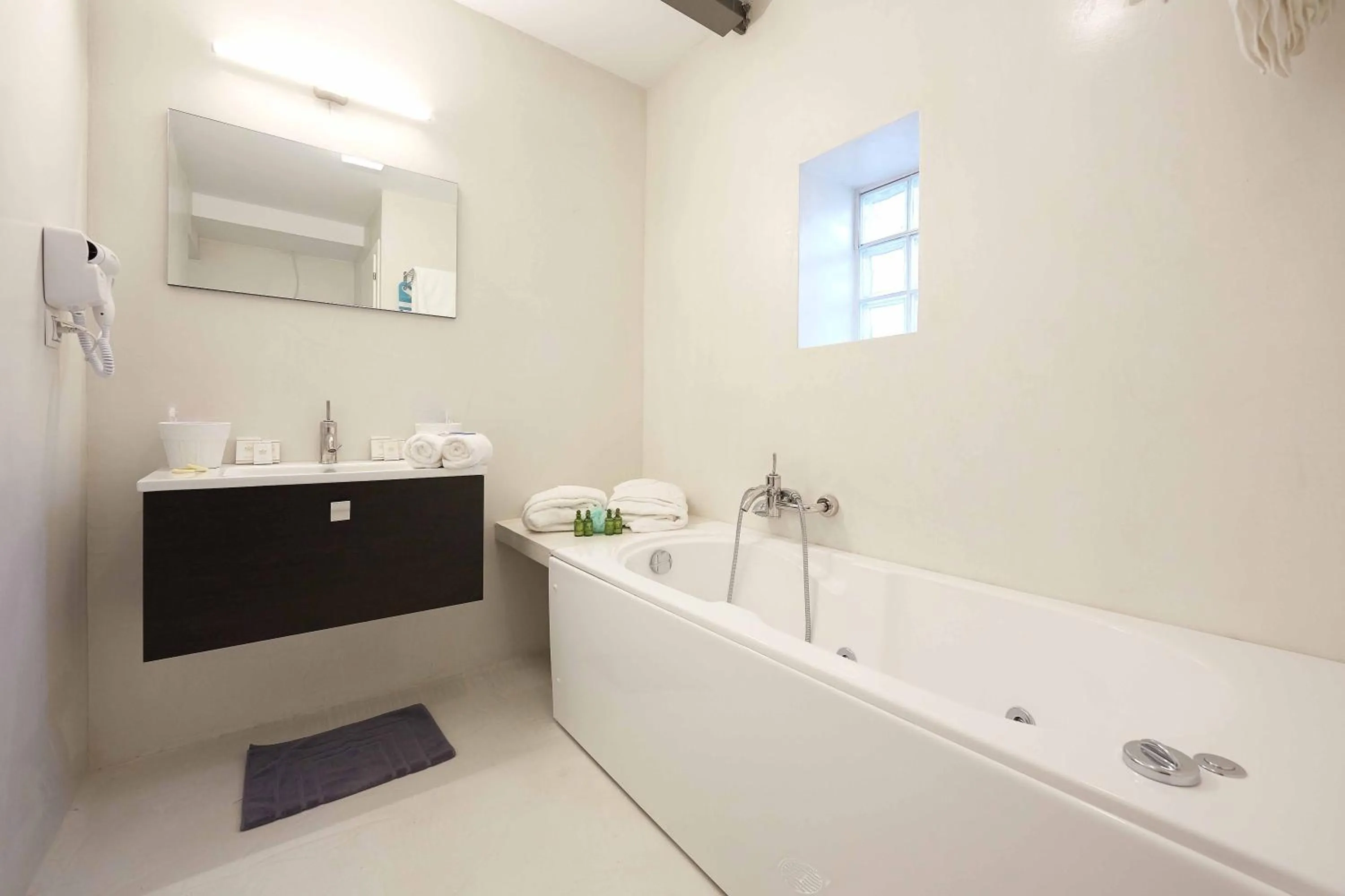 Bath in Athenian Residences