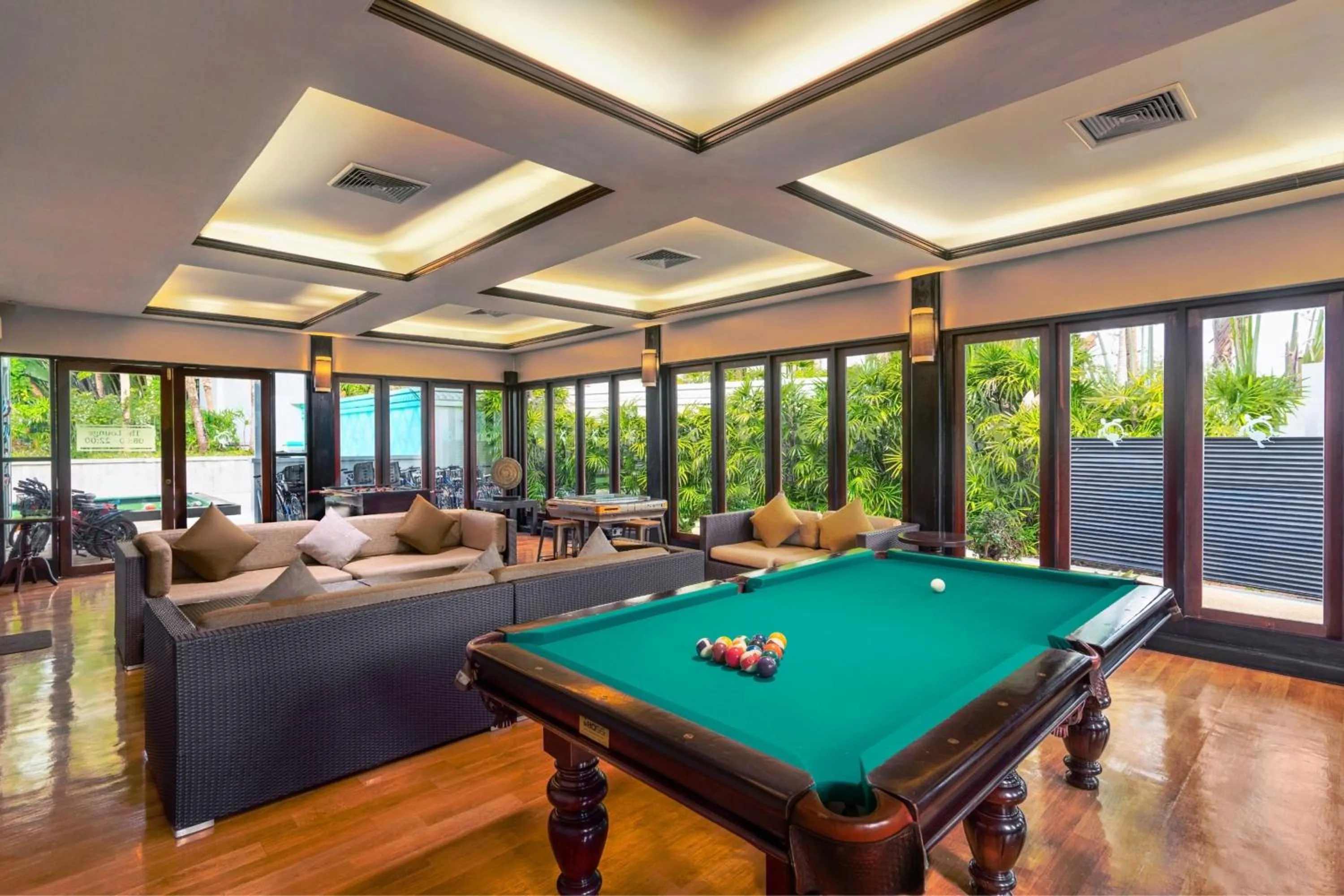 Lounge or bar in Marriott's Mai Khao Resort - Phuket