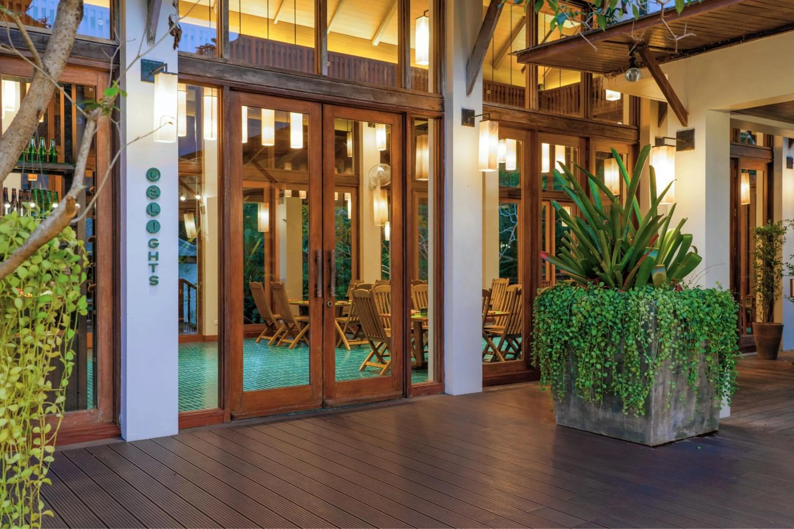 Restaurant/places to eat in Marriott's Mai Khao Resort - Phuket