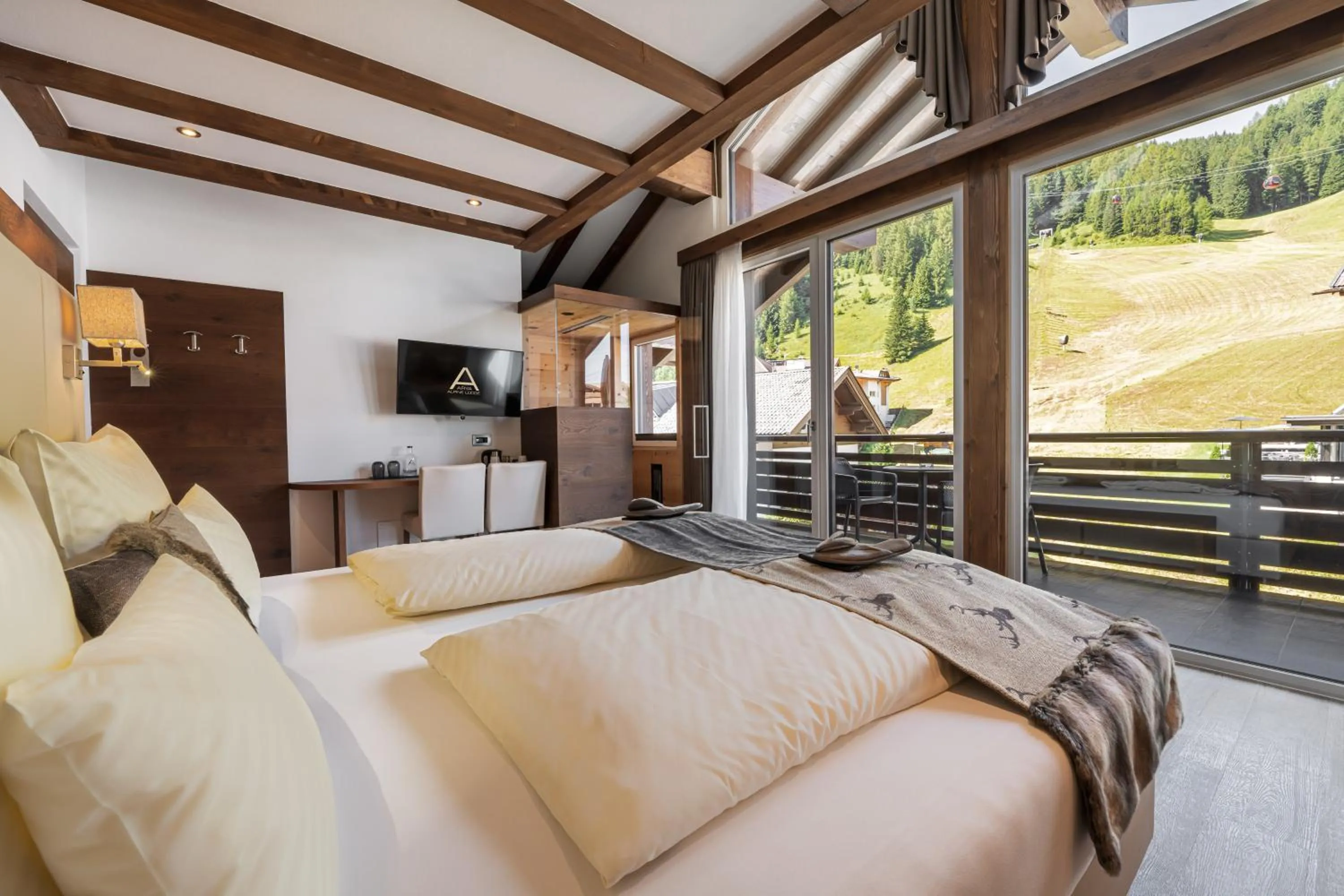 Bed in Arya Alpine Lodge