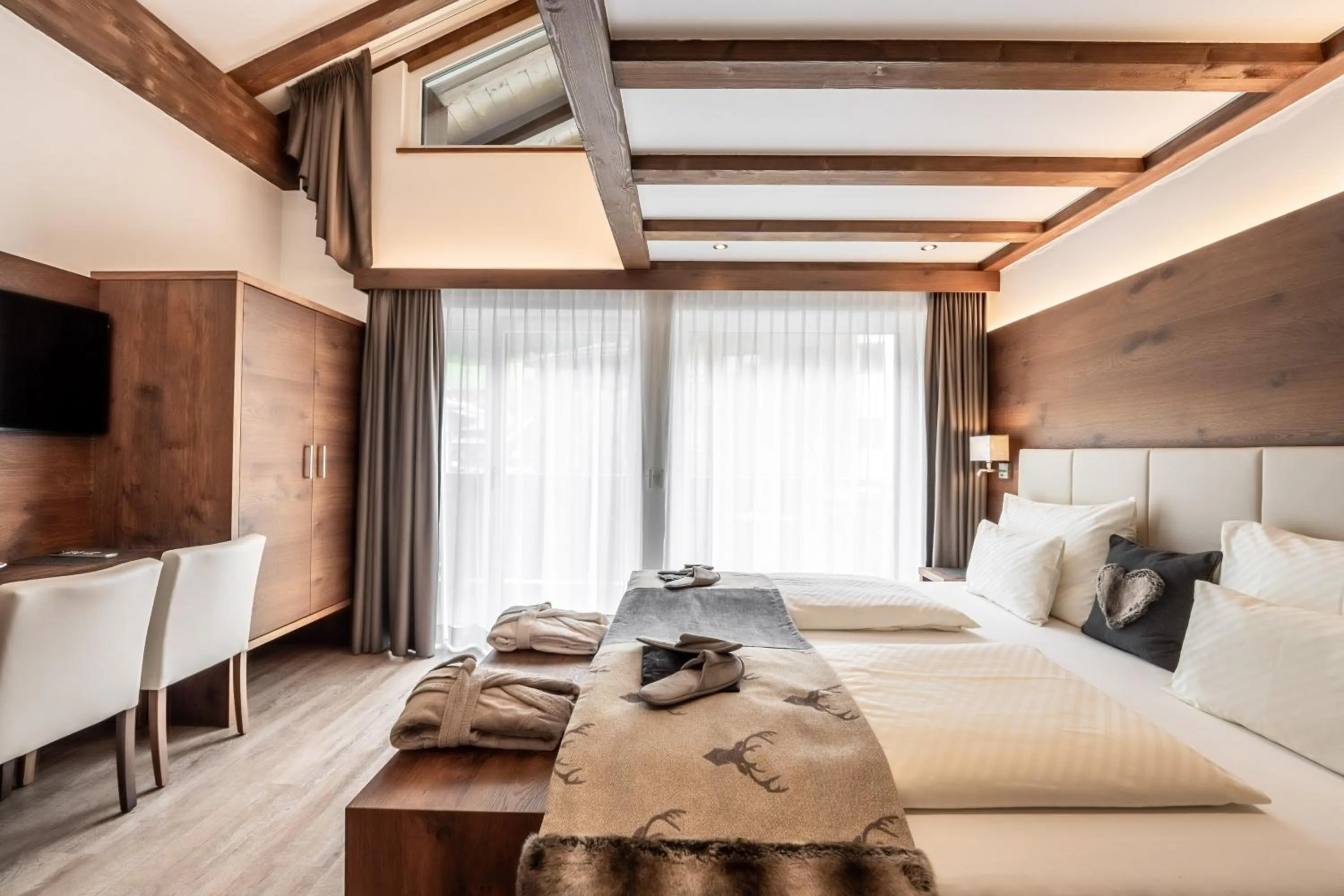 Bedroom, Bed in Arya Alpine Lodge