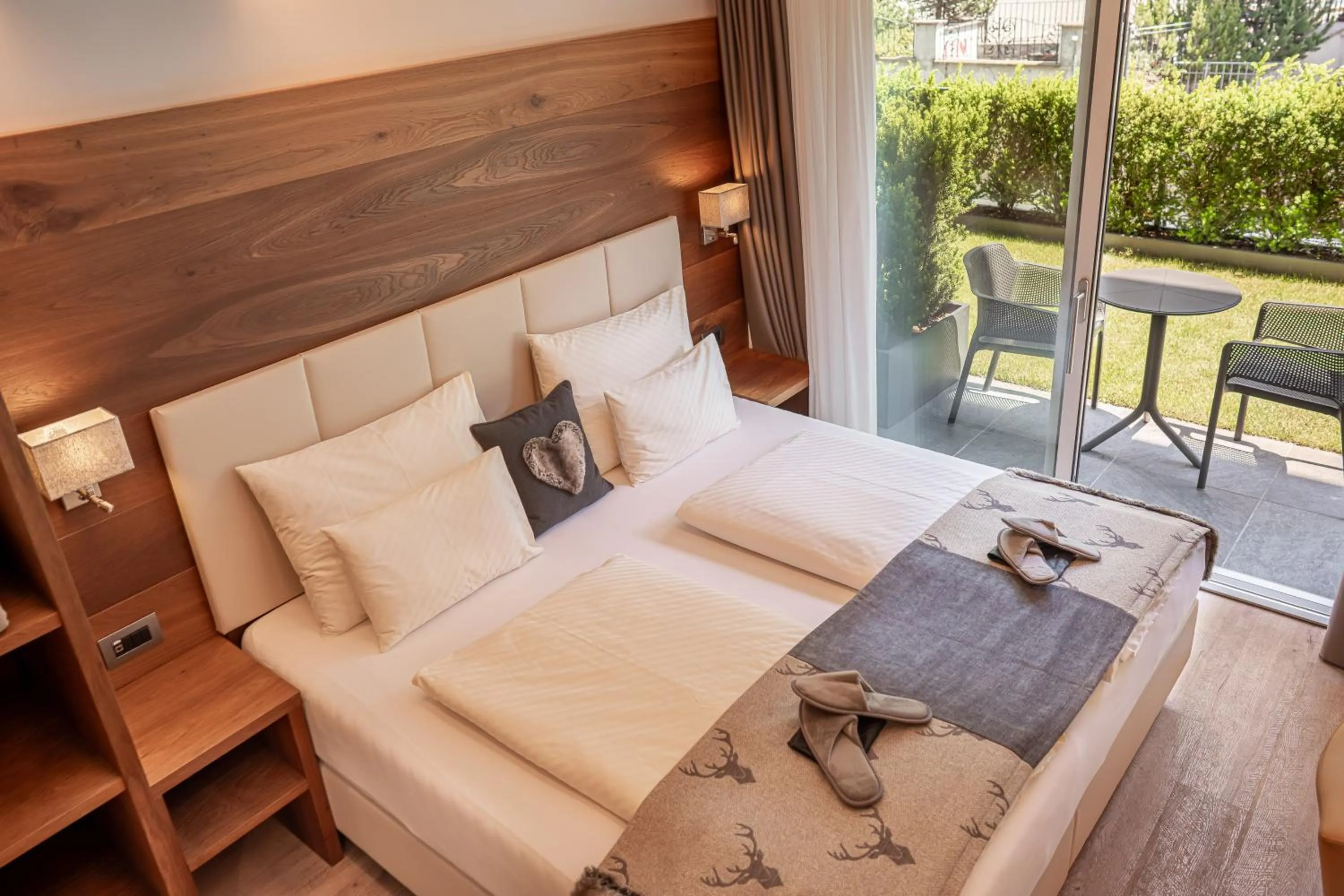 Bedroom, Bed in Arya Alpine Lodge