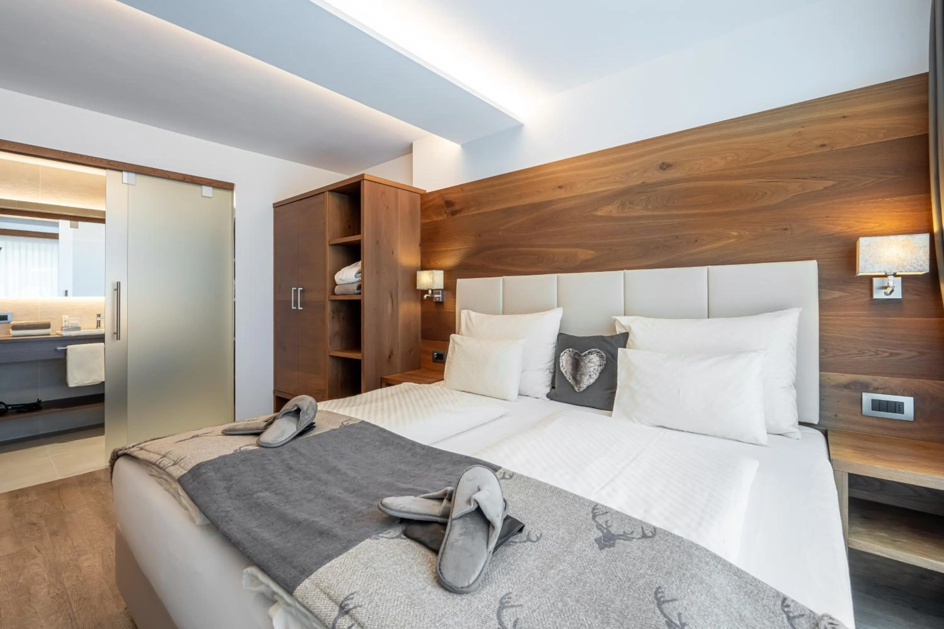 Bedroom, Bed in Arya Alpine Lodge