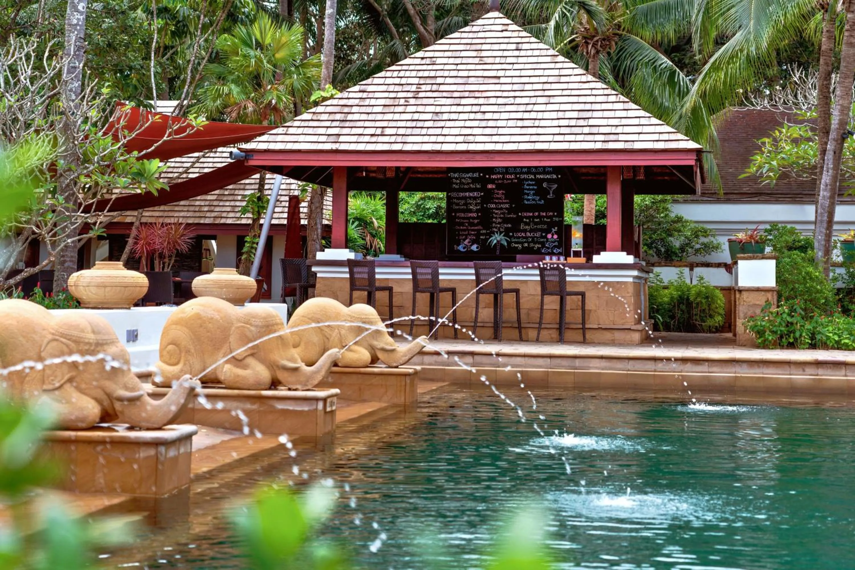 Swimming pool in Marriott's Phuket Beach Club