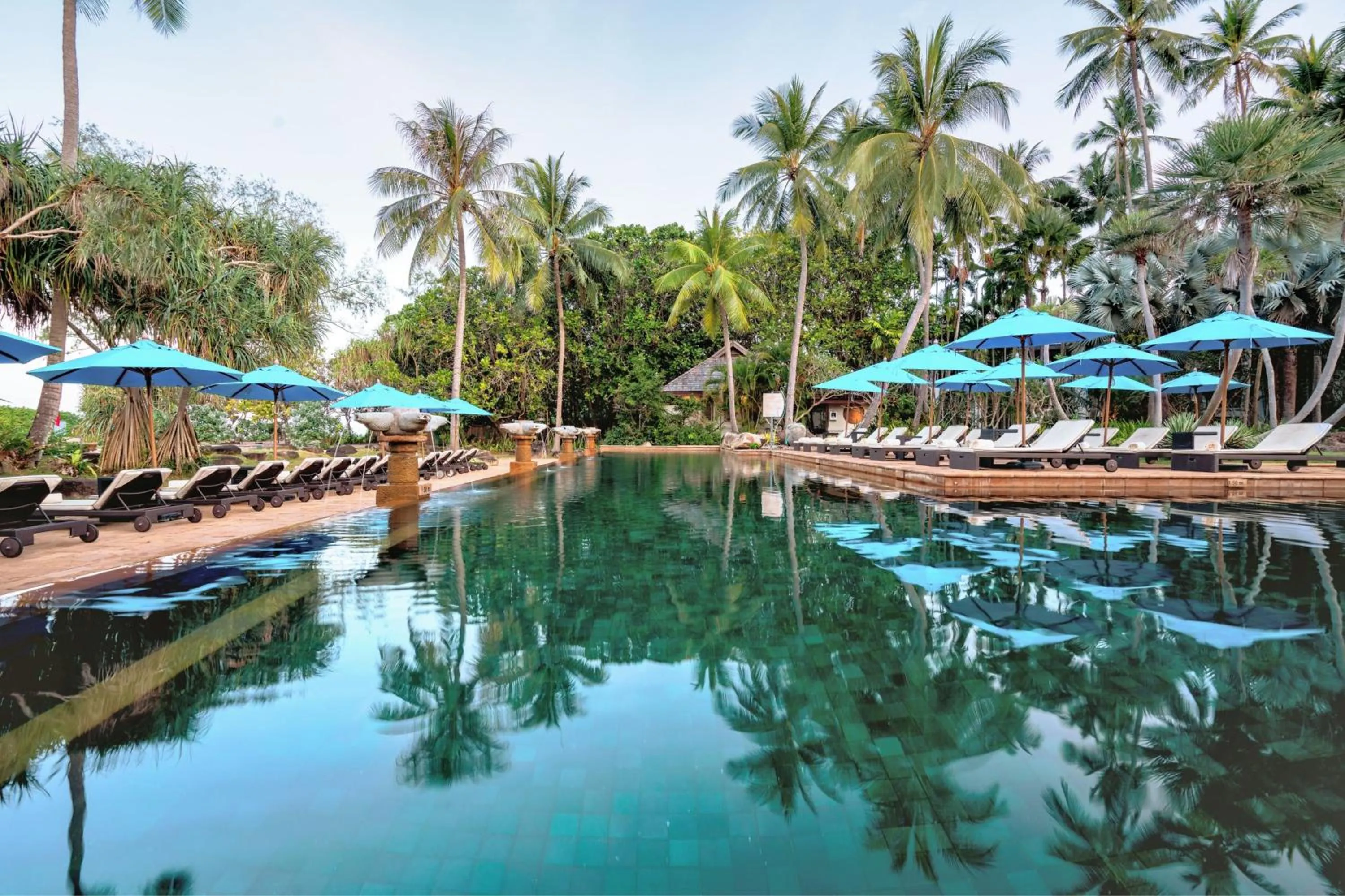 Swimming pool in Marriott's Phuket Beach Club
