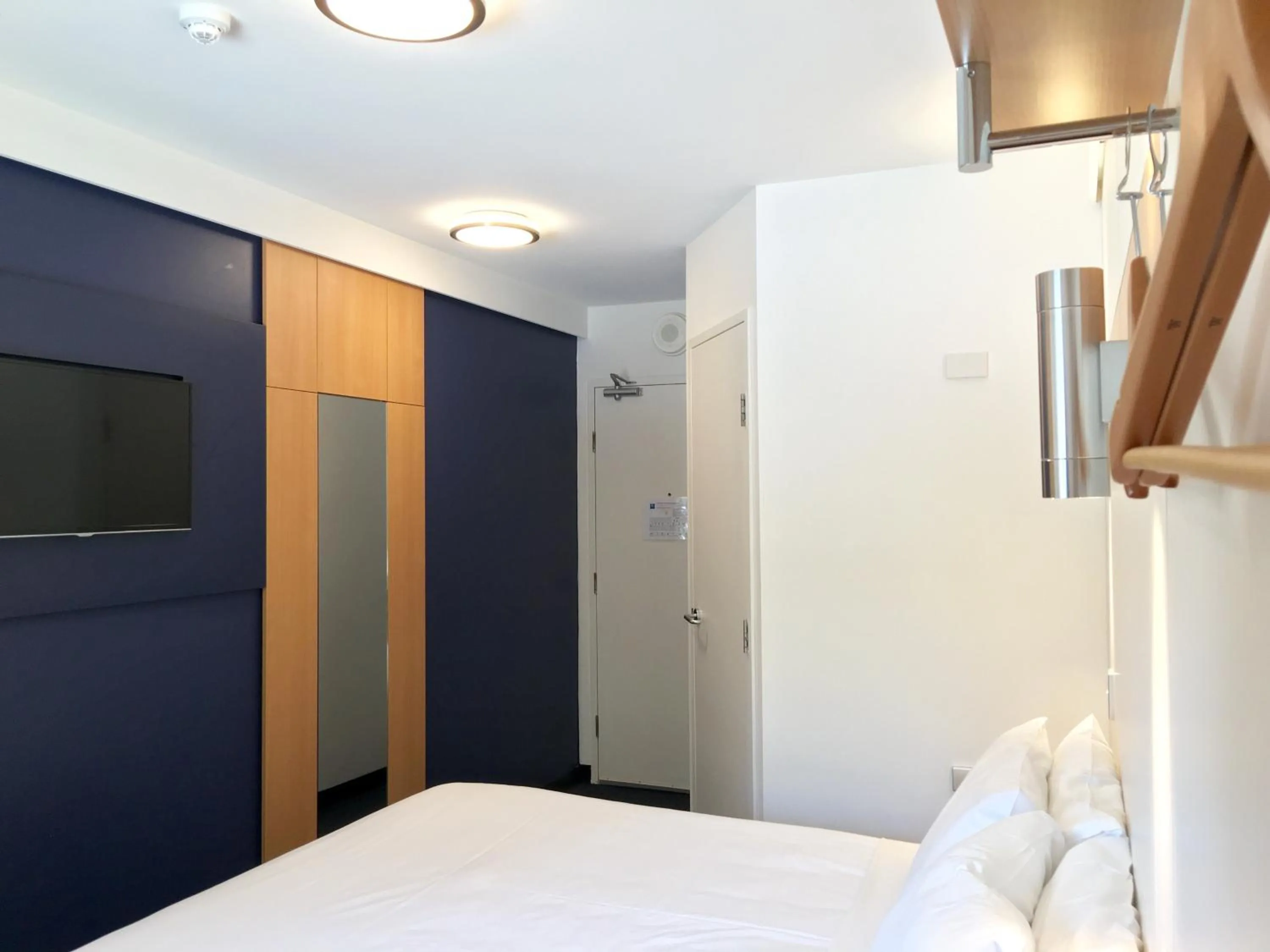 Photo of the whole room, Bed in ibis Budget - Gosford