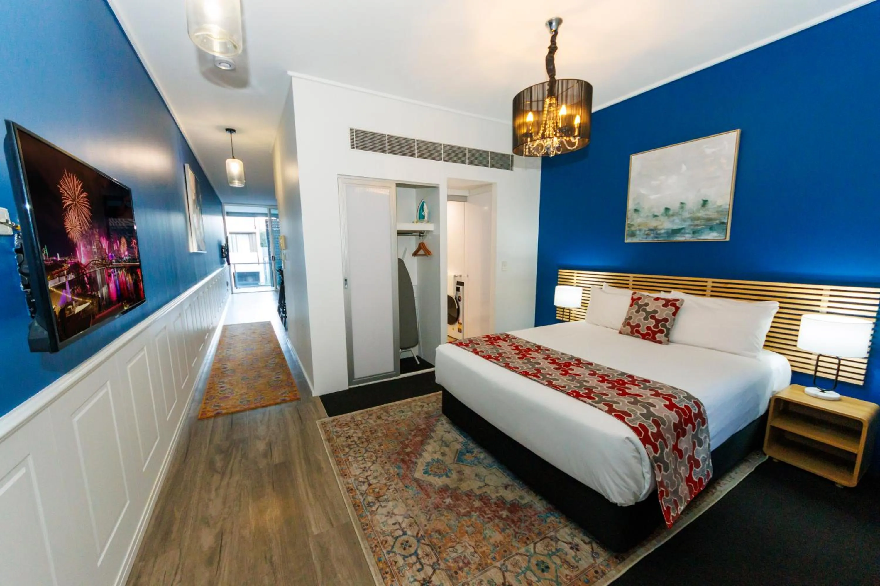 Bedroom, Bed in The Miro Apartments