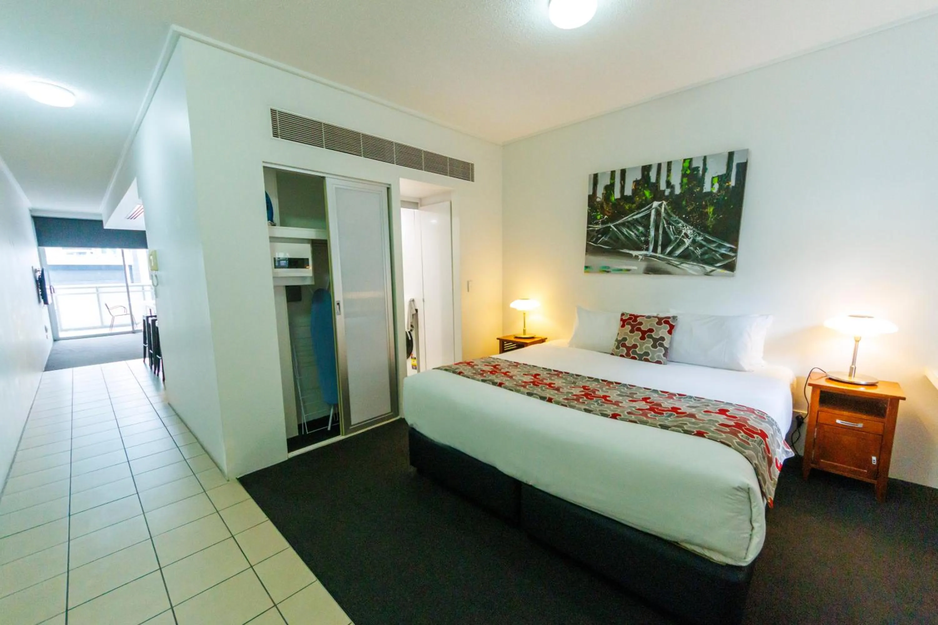 Bedroom, Bed in The Miro Apartments