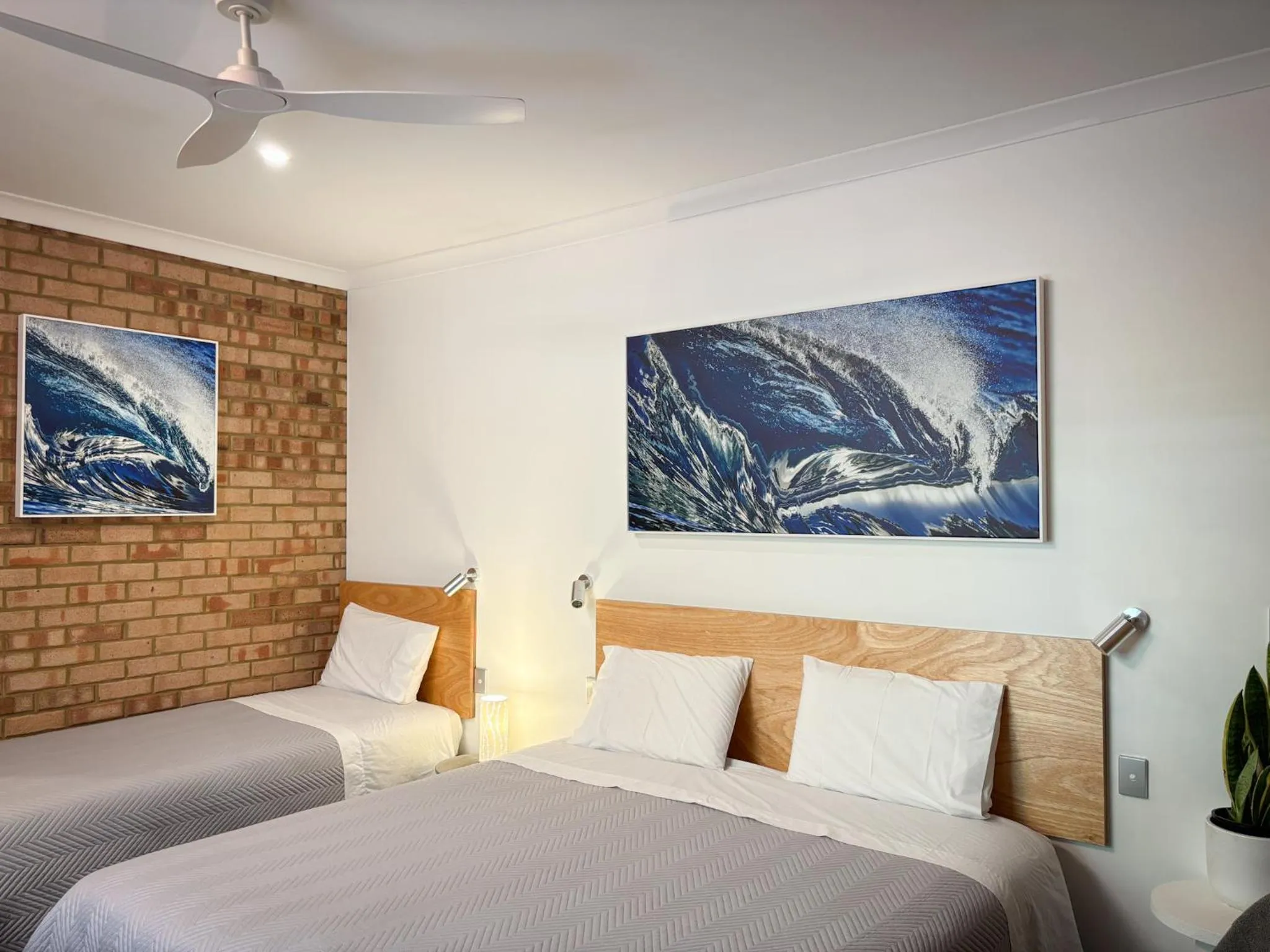 Bedroom, Bed in Edge Of The Forest Motel