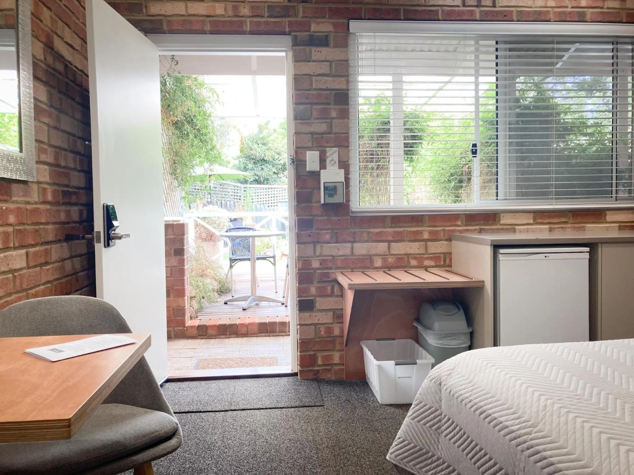 Patio, Bed in Edge Of The Forest Motel